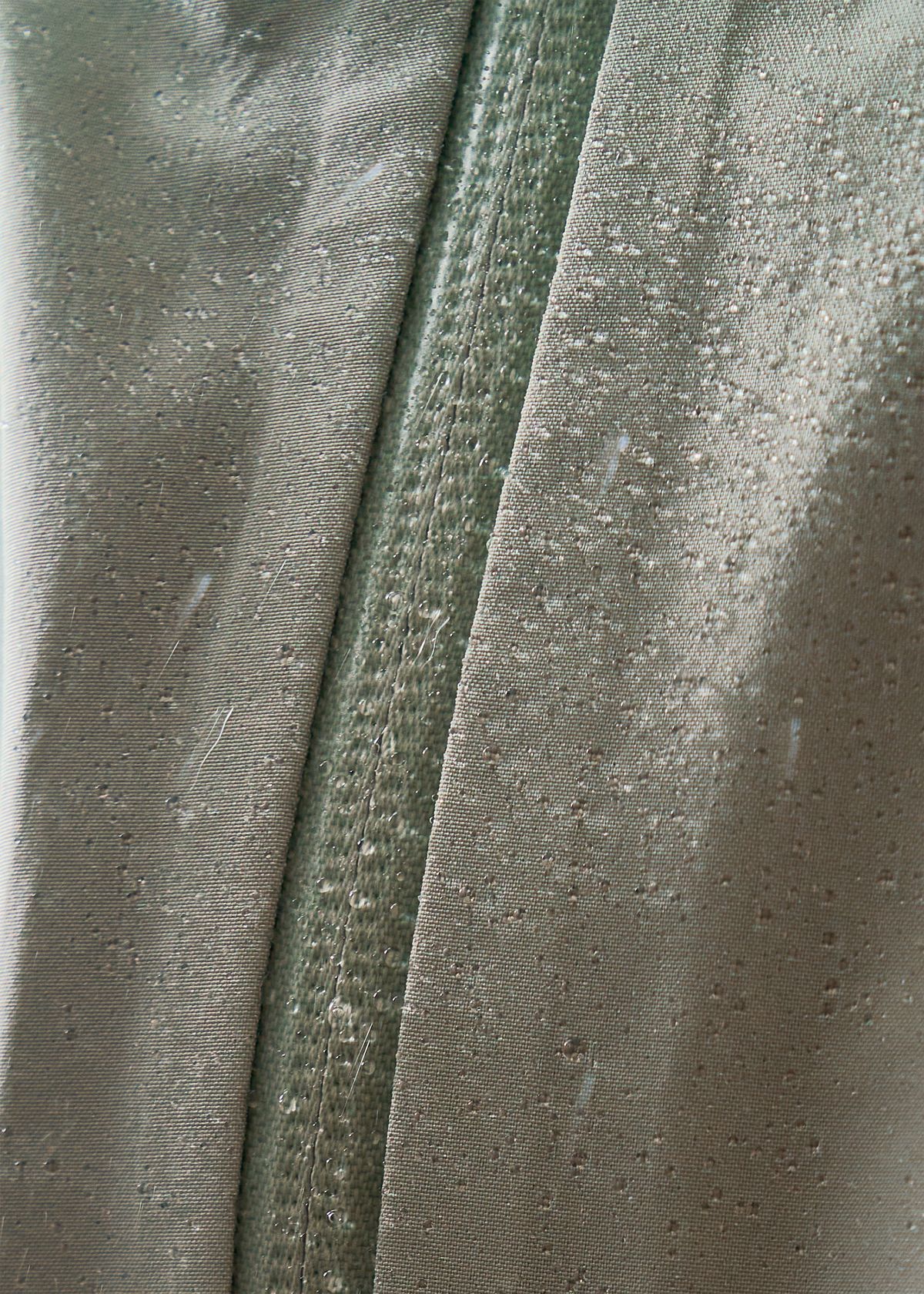 Water-repellent front zip