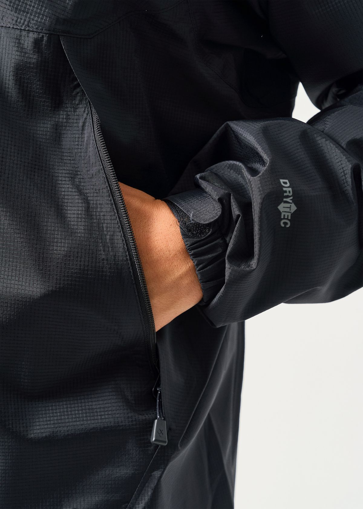 Zipped hand pockets