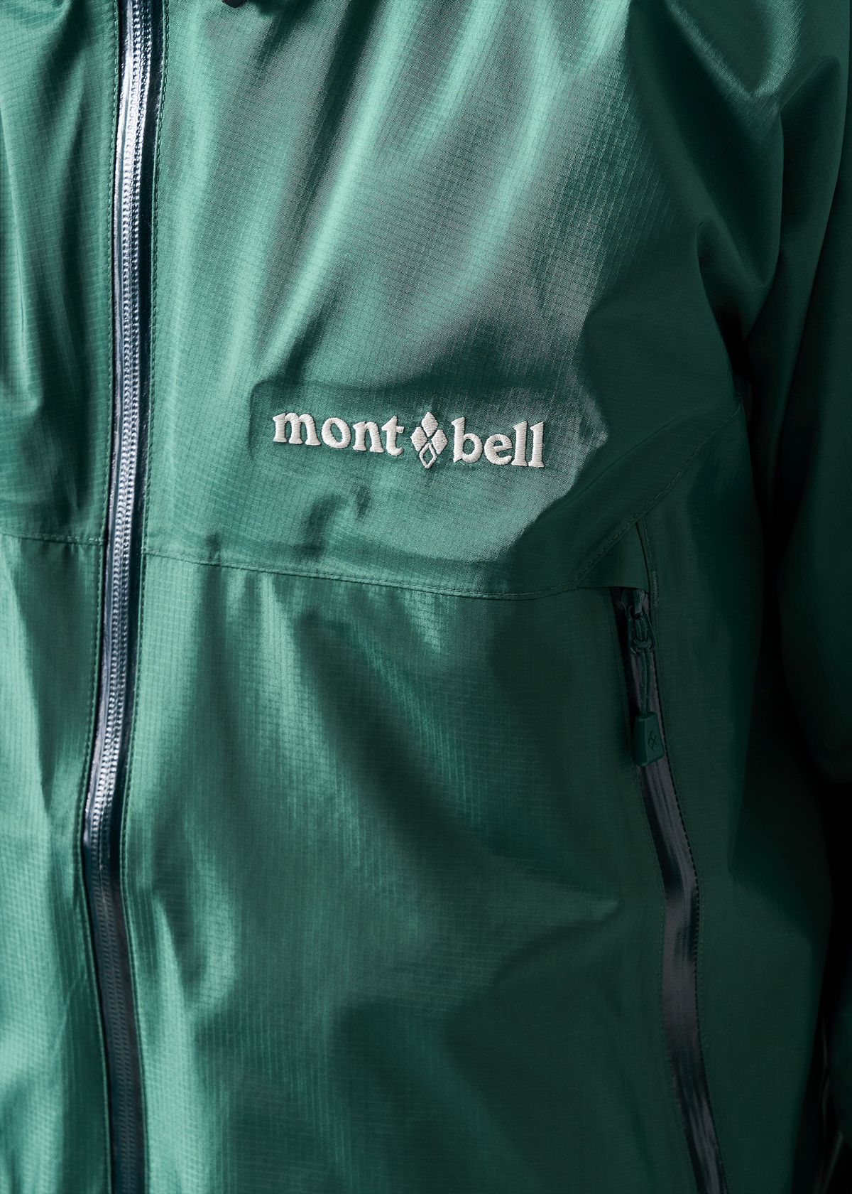 Water-repellent front zip