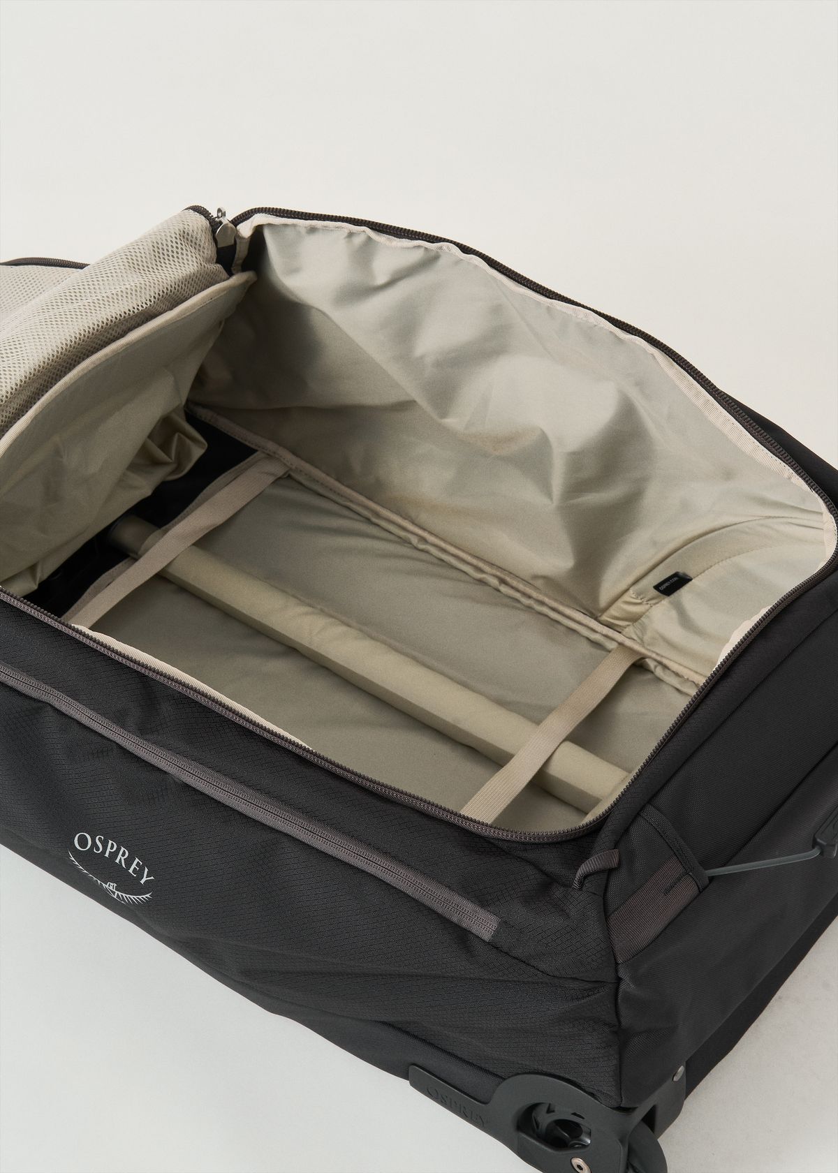 Zipped main compartment 