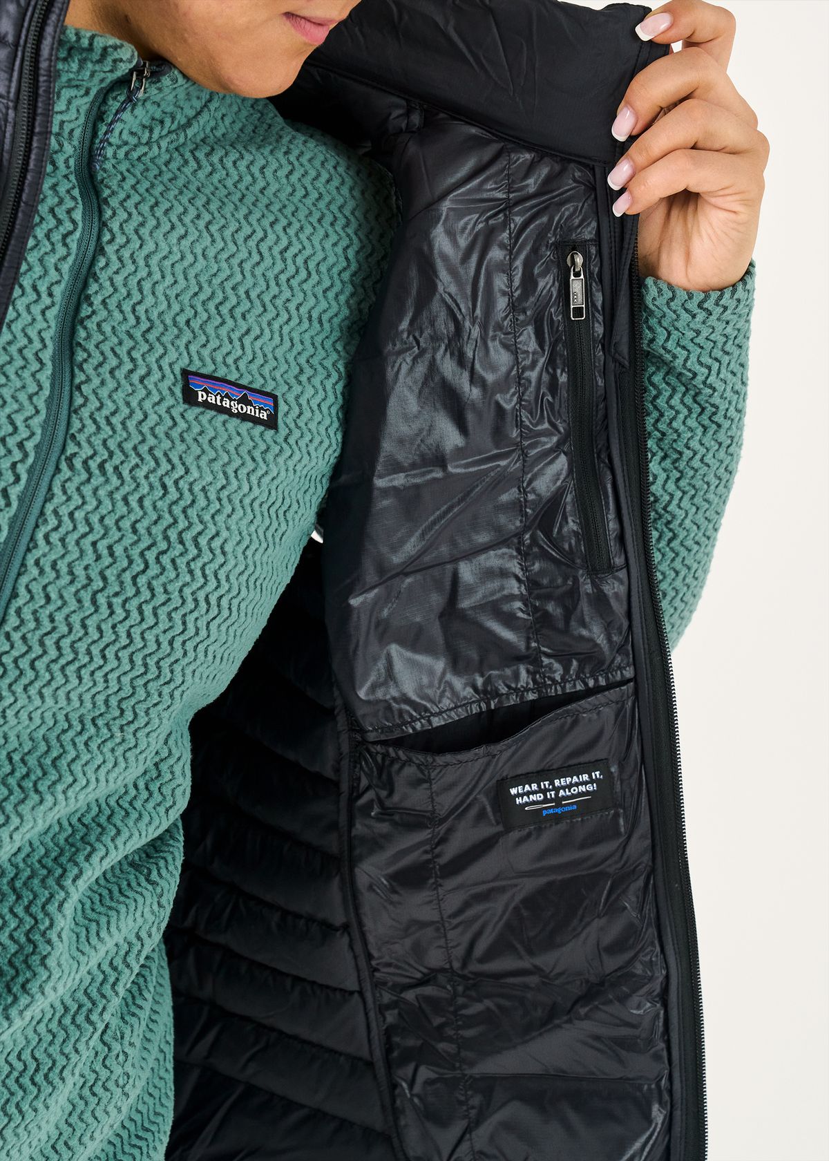 Internal drop pockets 