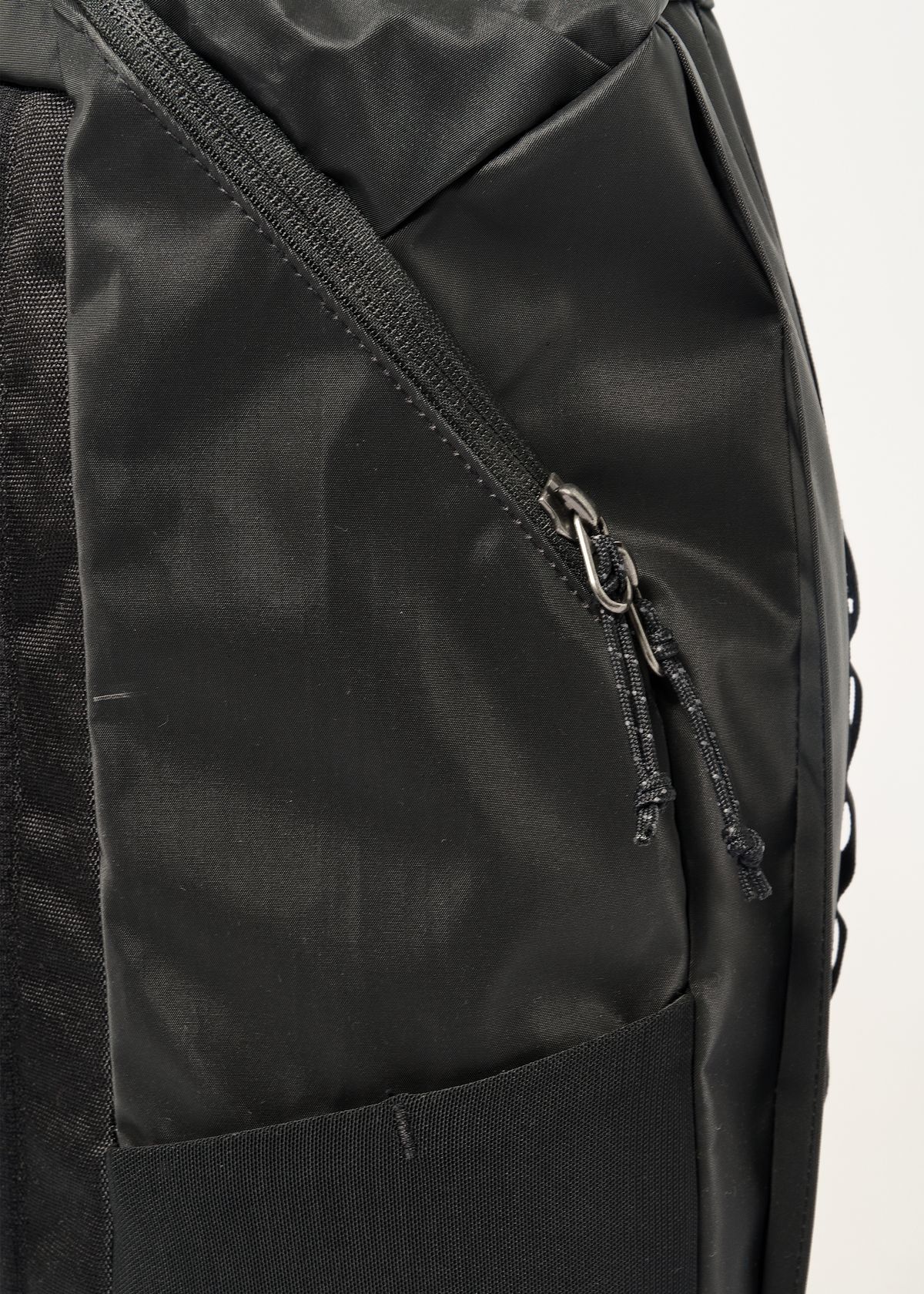 Zipped main compartment