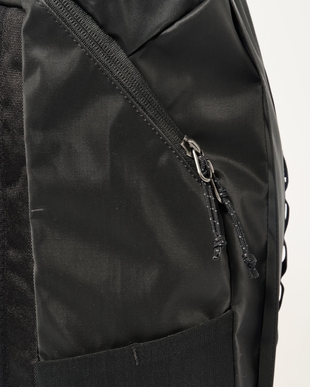 Zipped main compartment