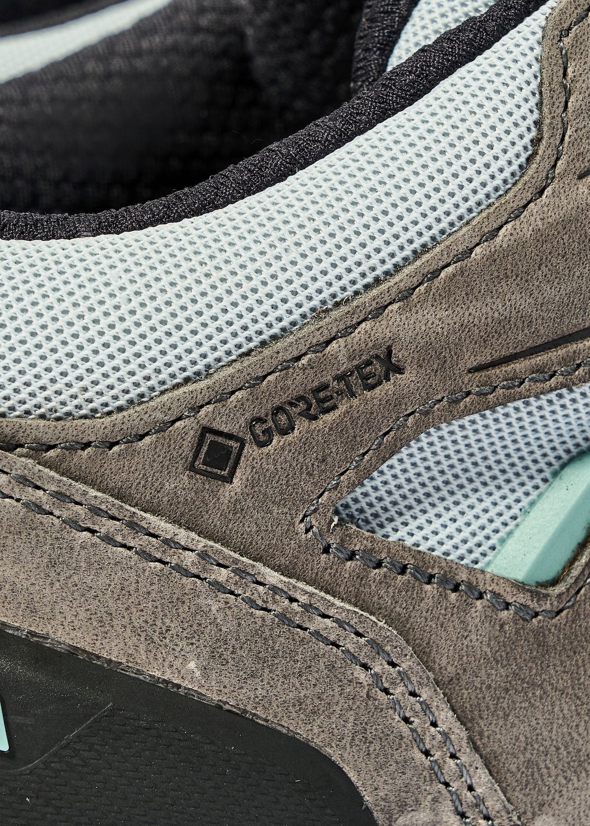 GORE-TEX waterproof protection	