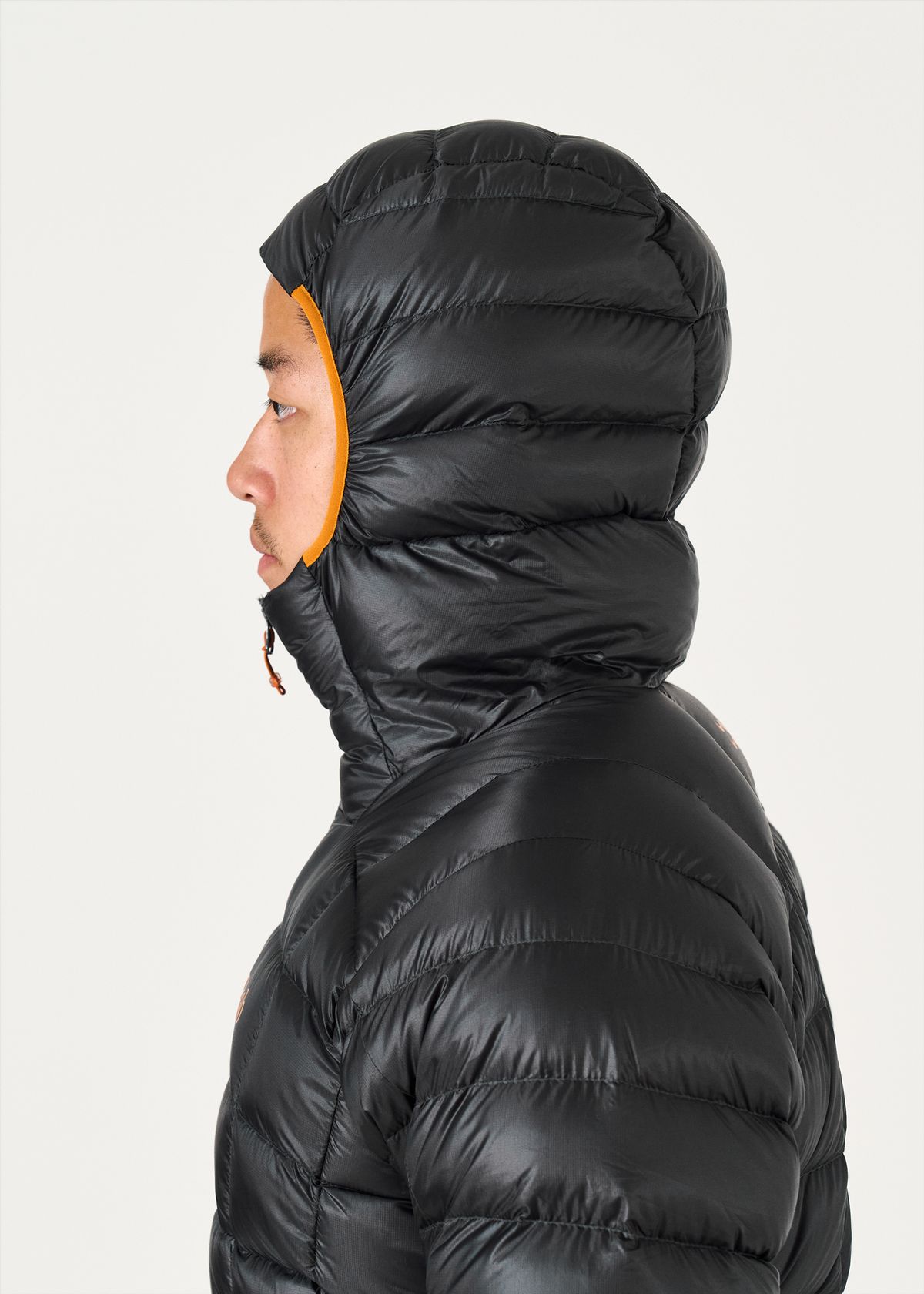   Semi-elasticated insulated hood 