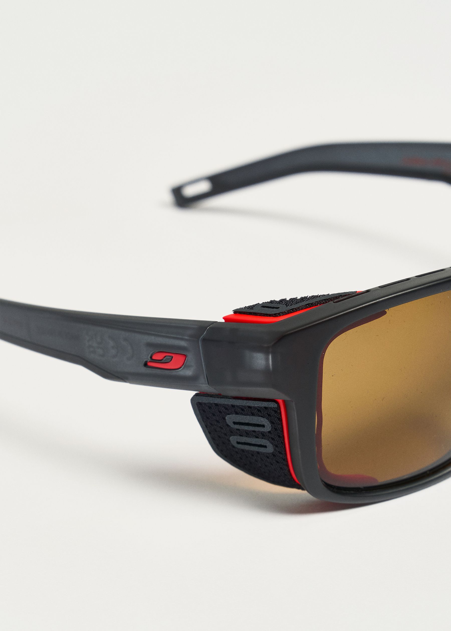 Image - 2 - Shield M Reactiv Polarised 2-4 Sunglasses