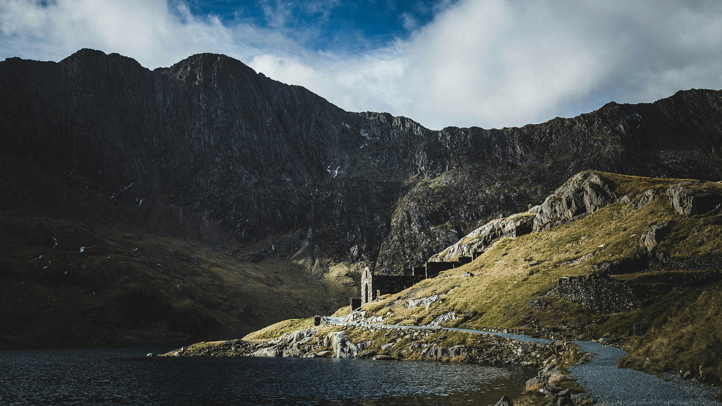 5 Easy Walks in Eryri (Snowdonia)