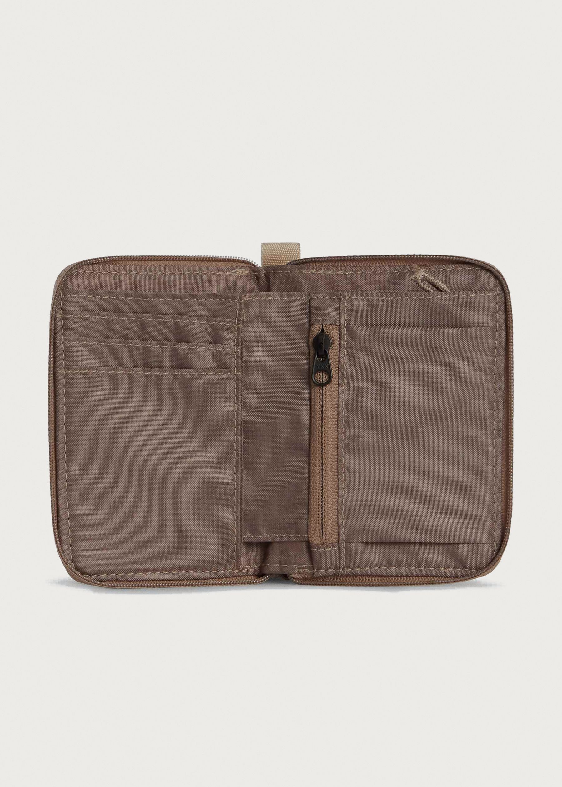 Image - 2 - Base Camp Voyager Wallet