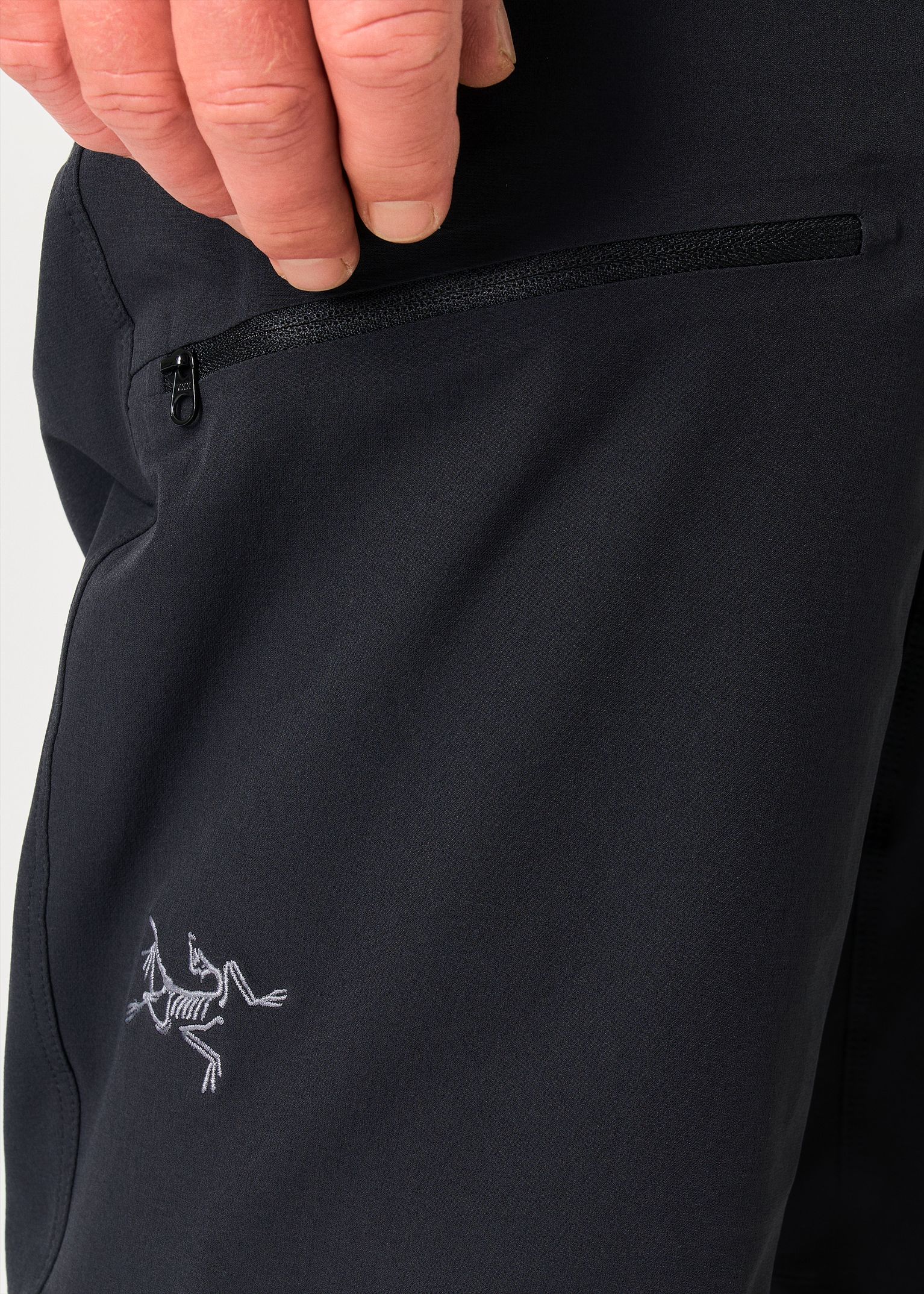 Zipped thigh pocket