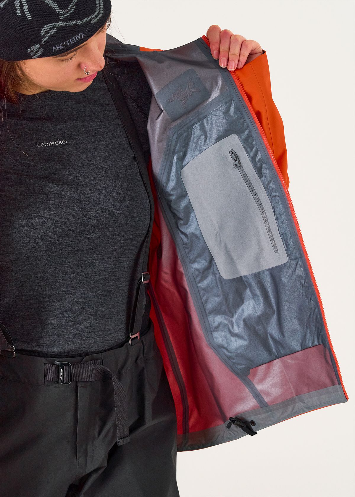 Internal zipped pocket