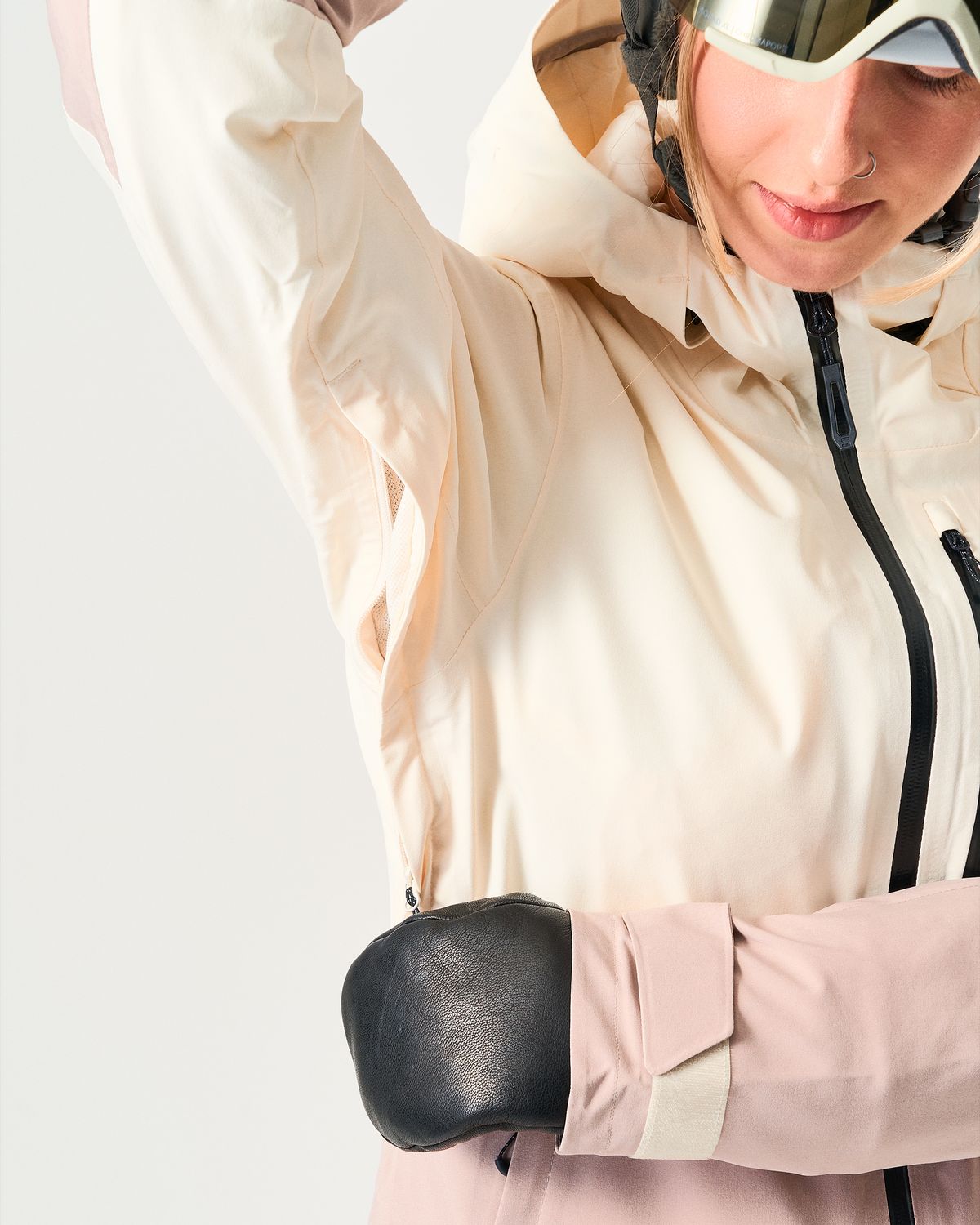 Underarm venting zips