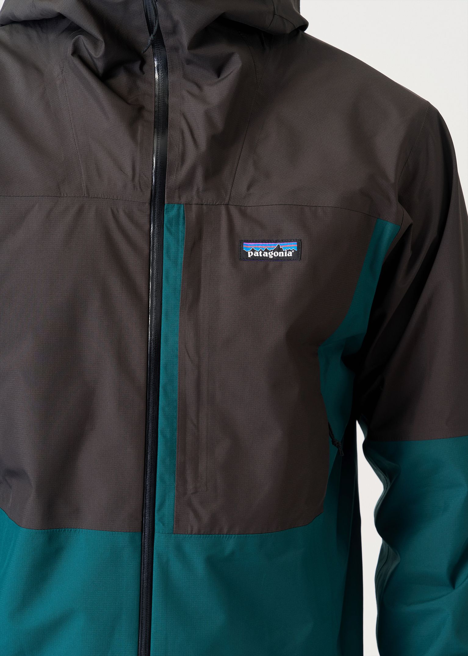 Zipped chest pocket 