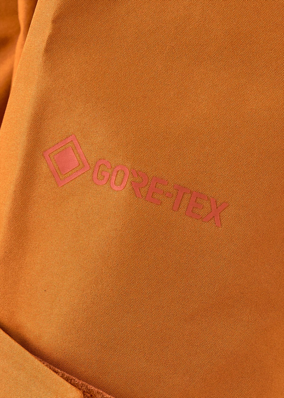  GORE-TEX 3-layer expanded polyethylene (ePE) waterproof protection 