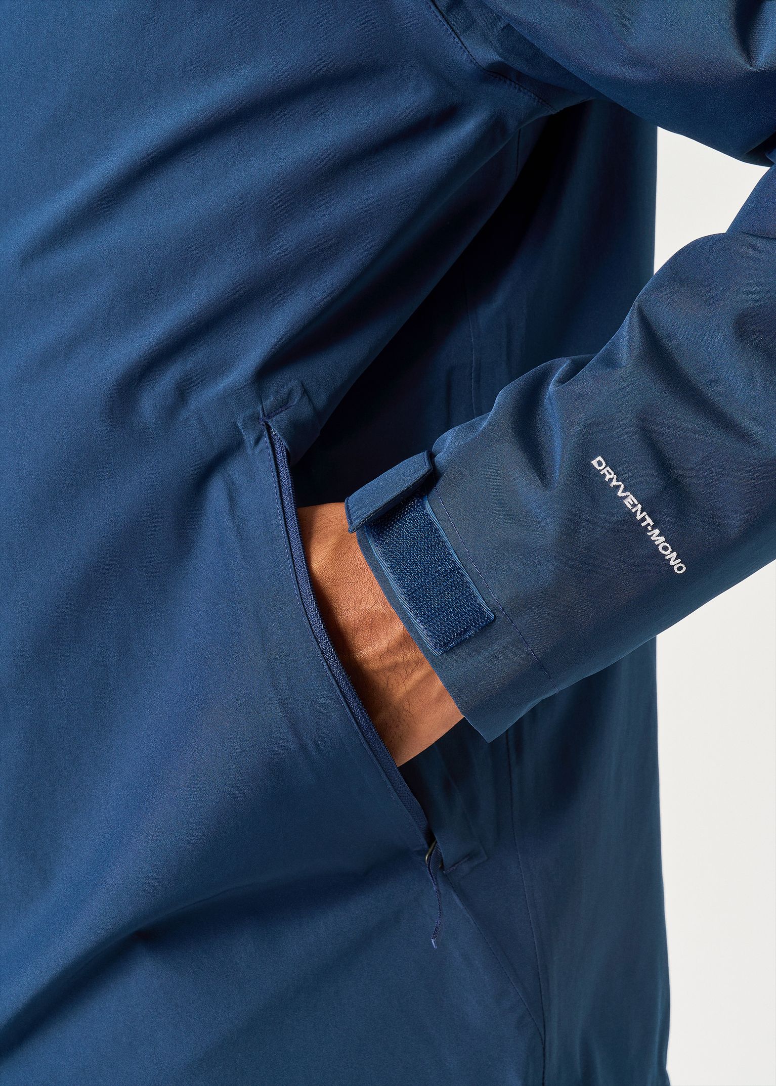 Zipped hand pockets