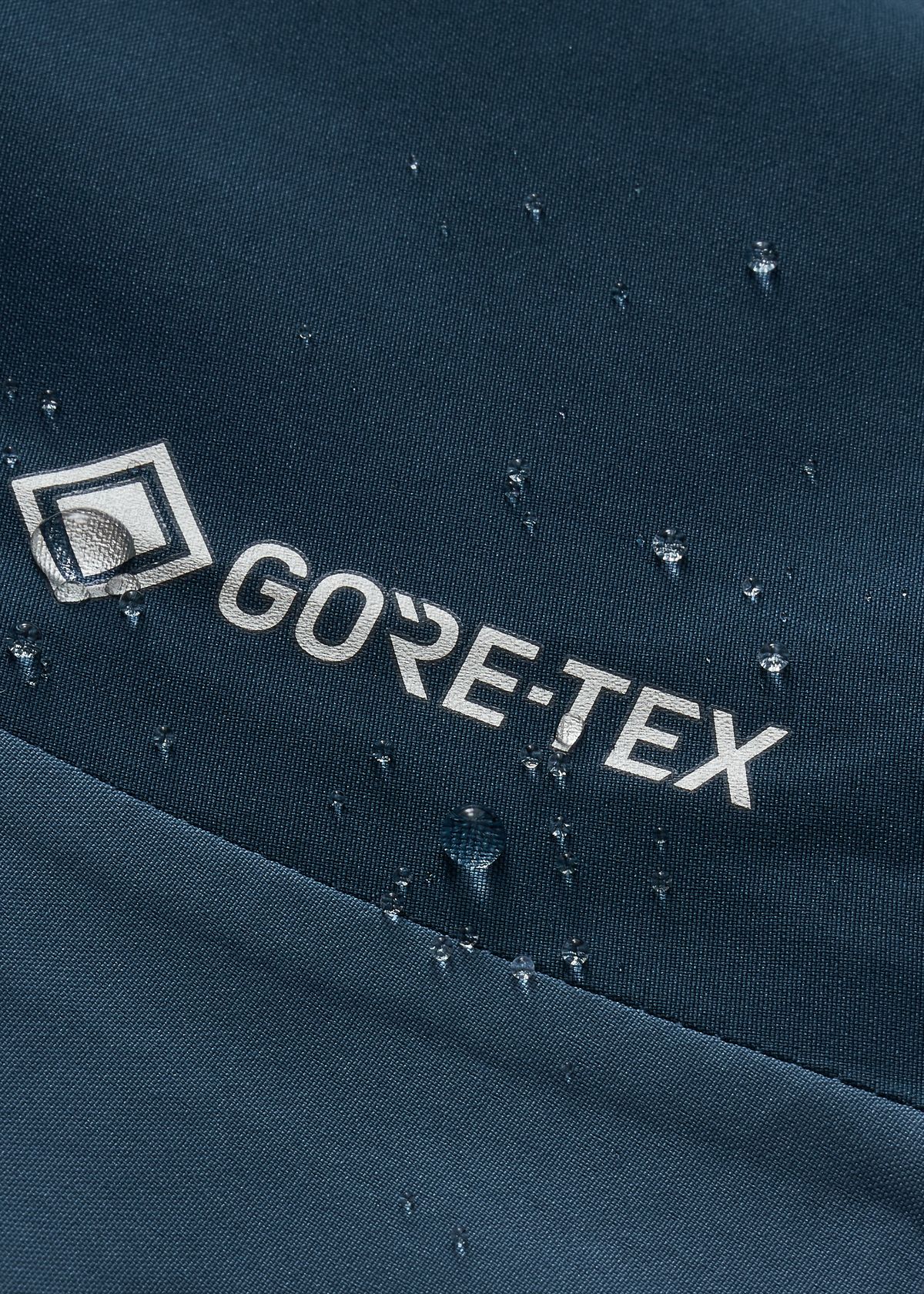 GORE-TEX 3-layer expanded polyethylene (ePE) waterproof protection    