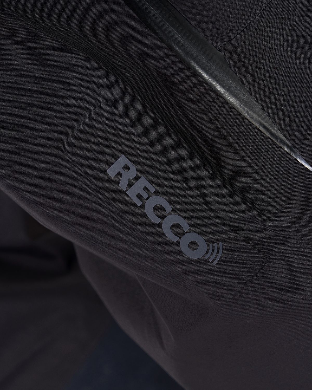  Embedded RECCO reflector 