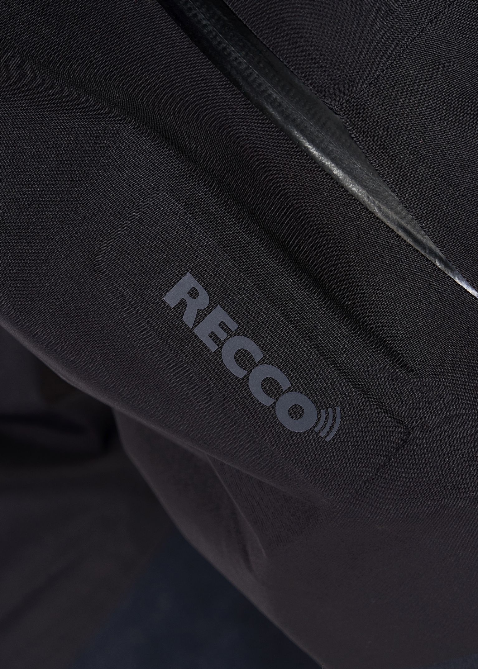  Embedded RECCO reflector 