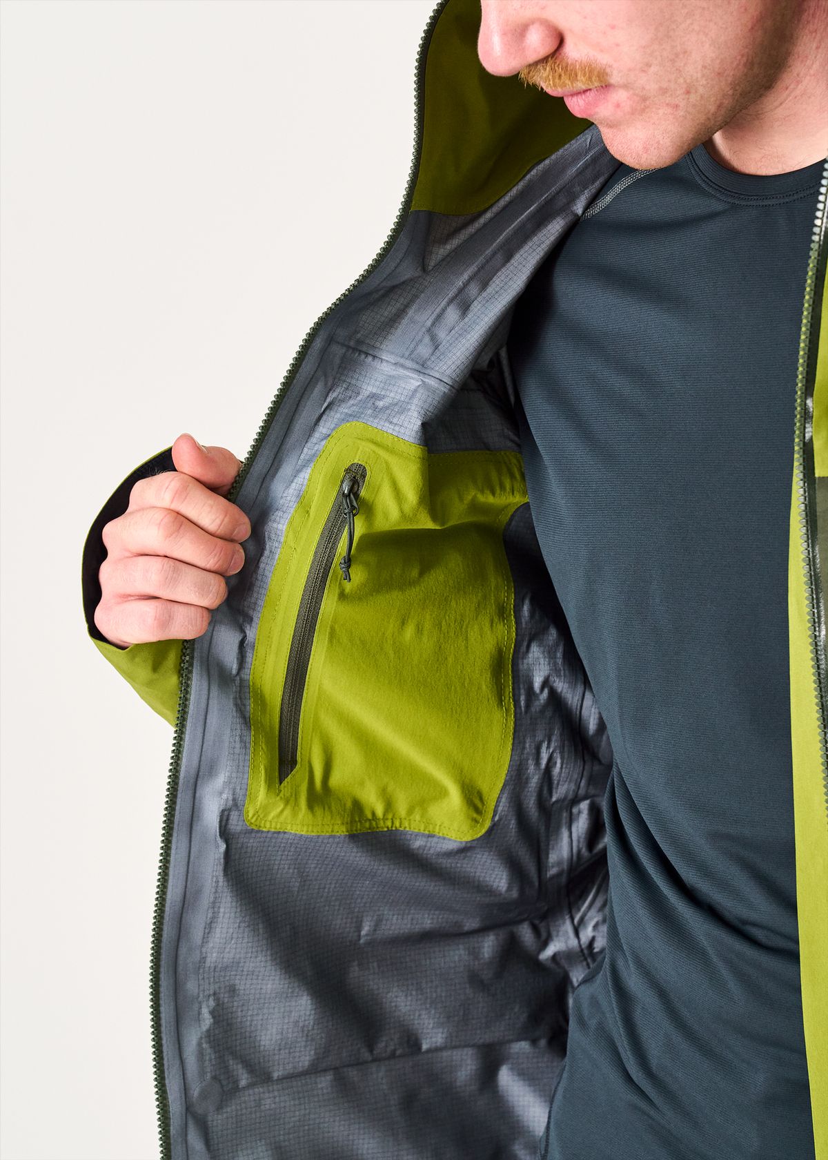  Internal zipped pocket