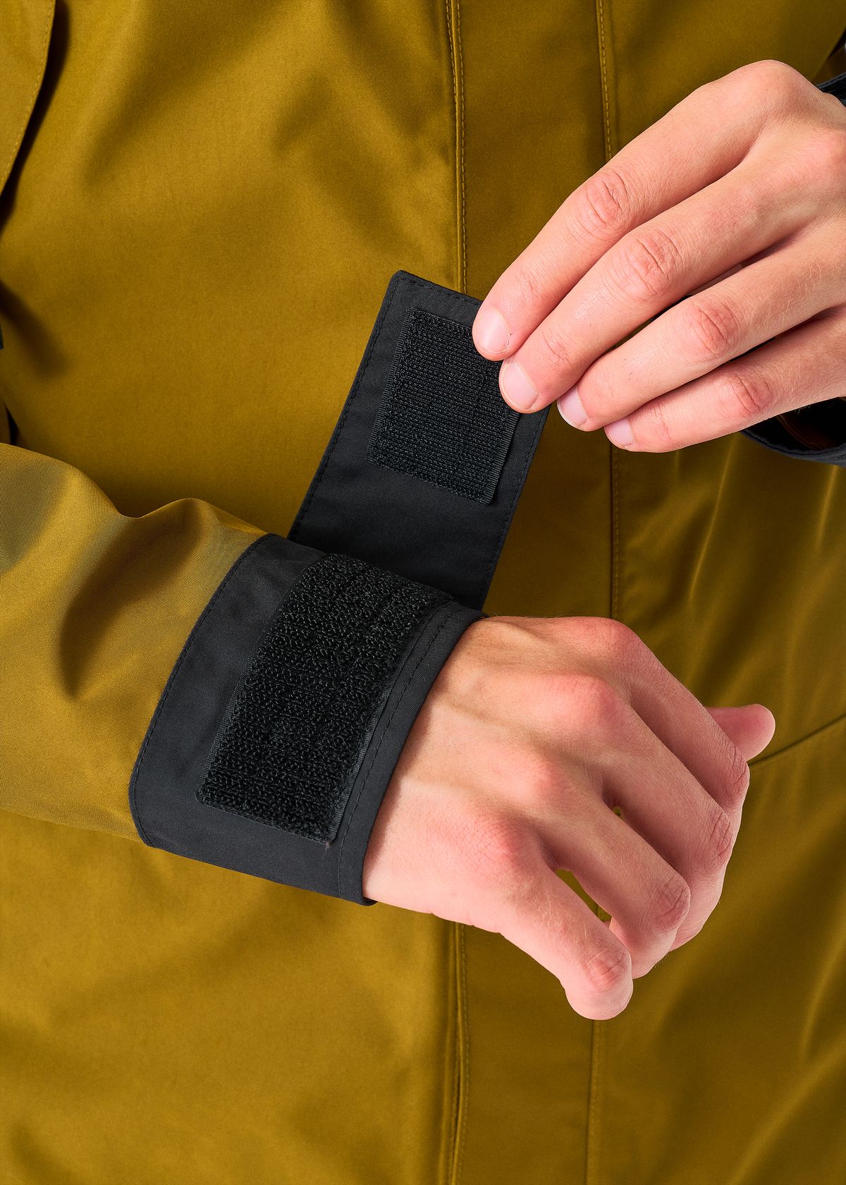  Adjustable cuffs 
