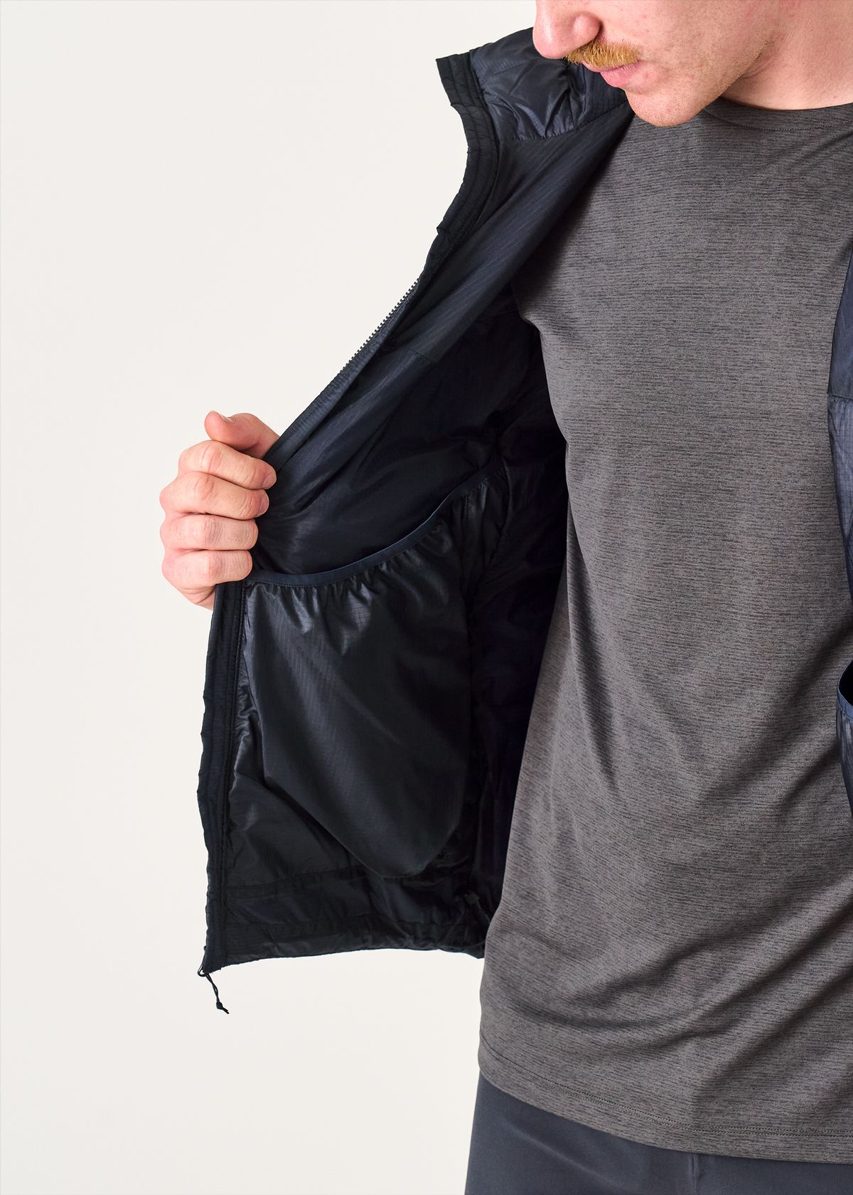  Internal drop pockets