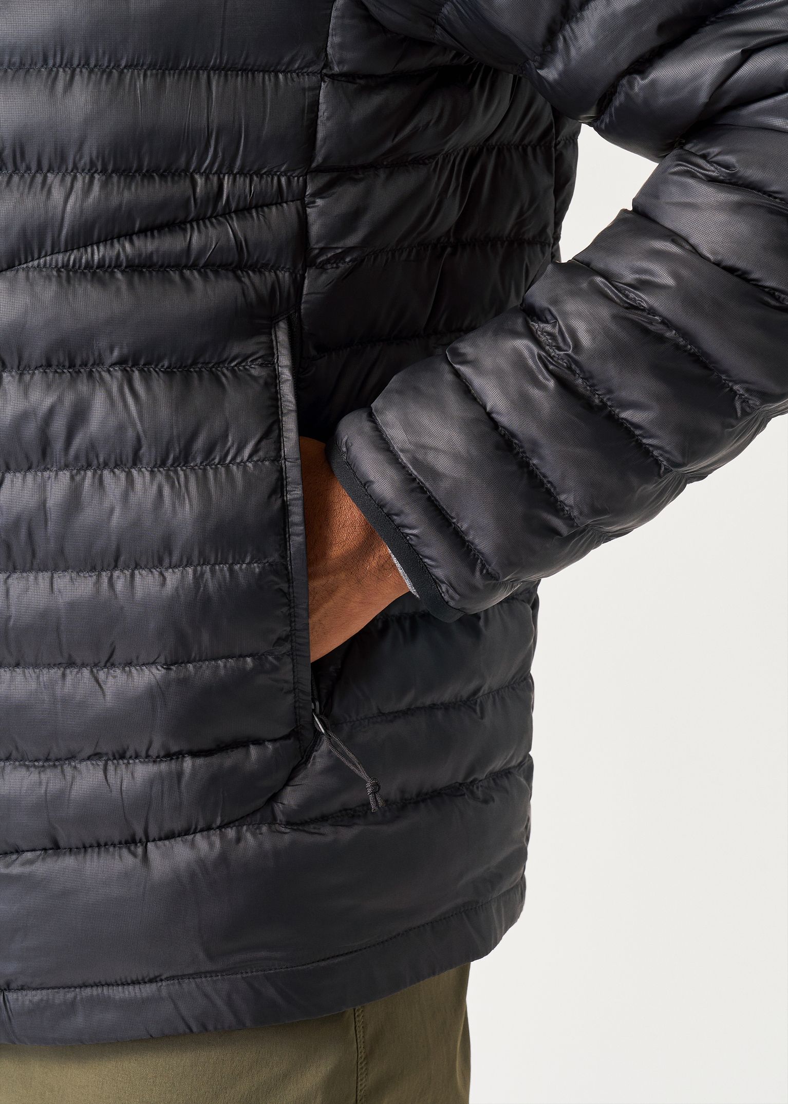 Zipped hand pockets