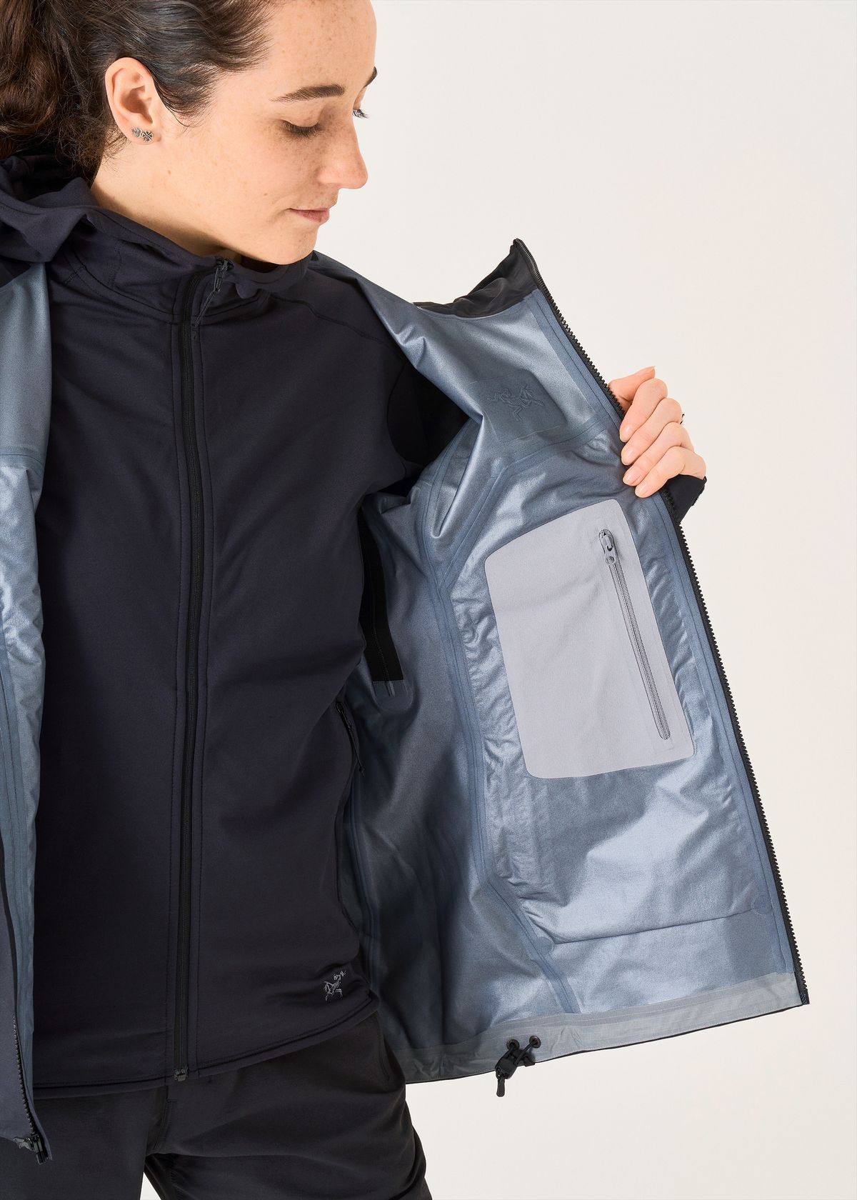 Internal zipped pocket