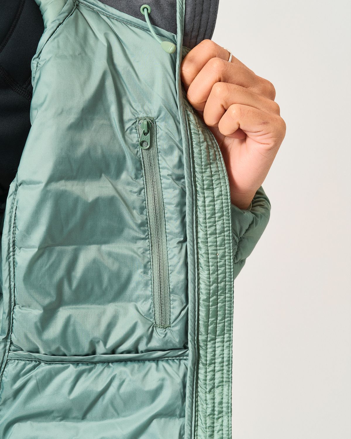  Internal zipped pocket 