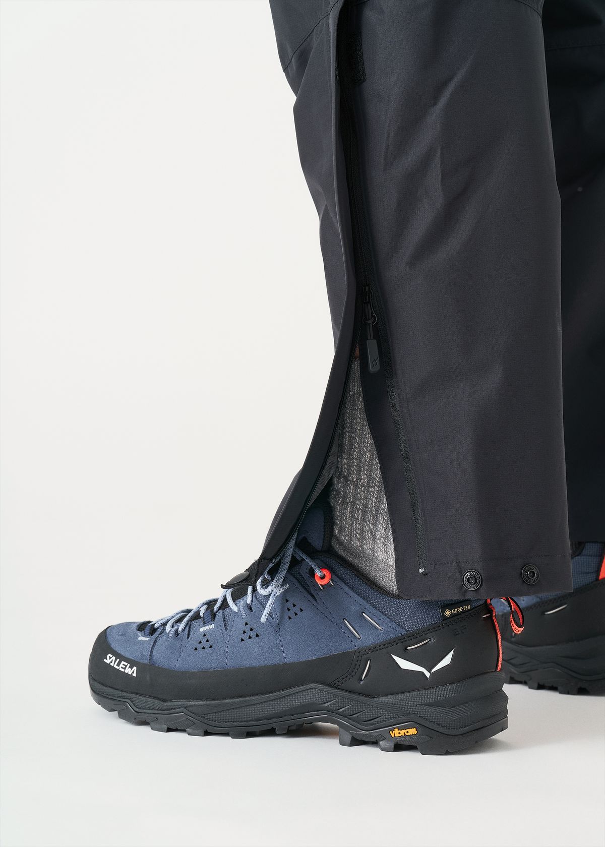 Three-quarter length side zips     