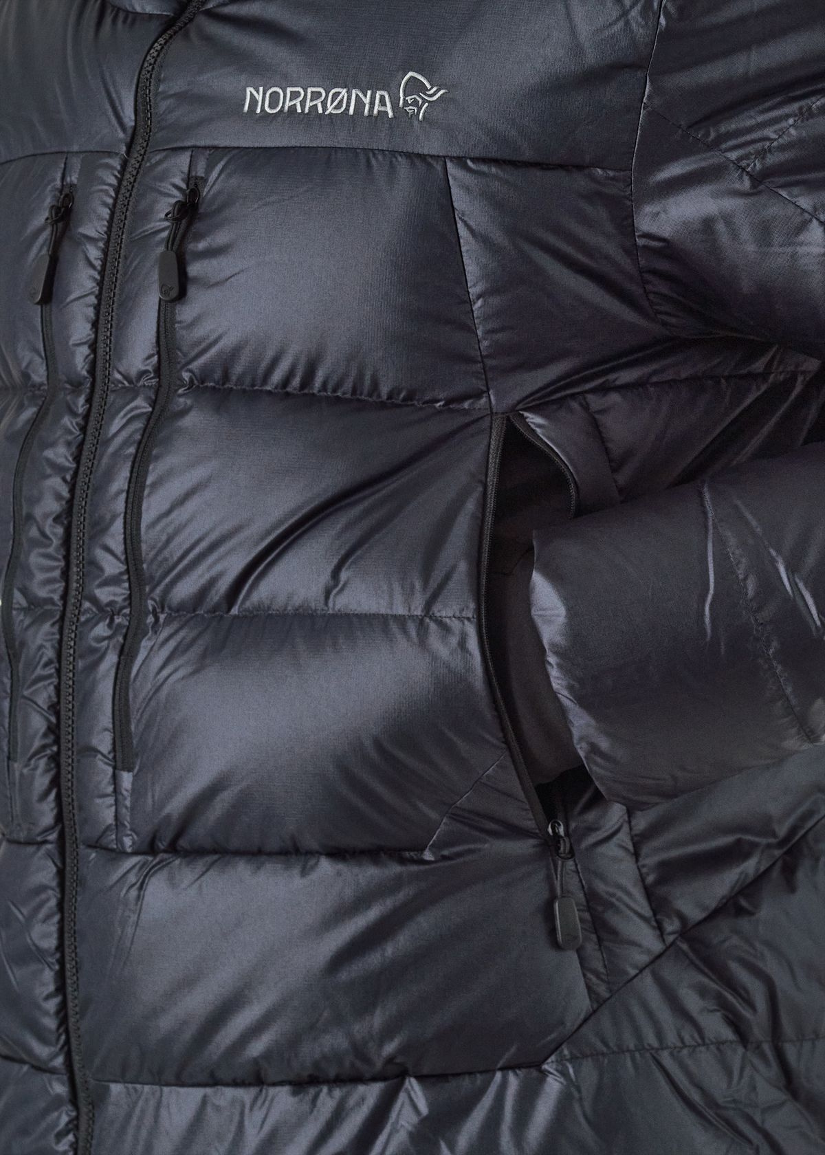 Zipped hand pockets  
