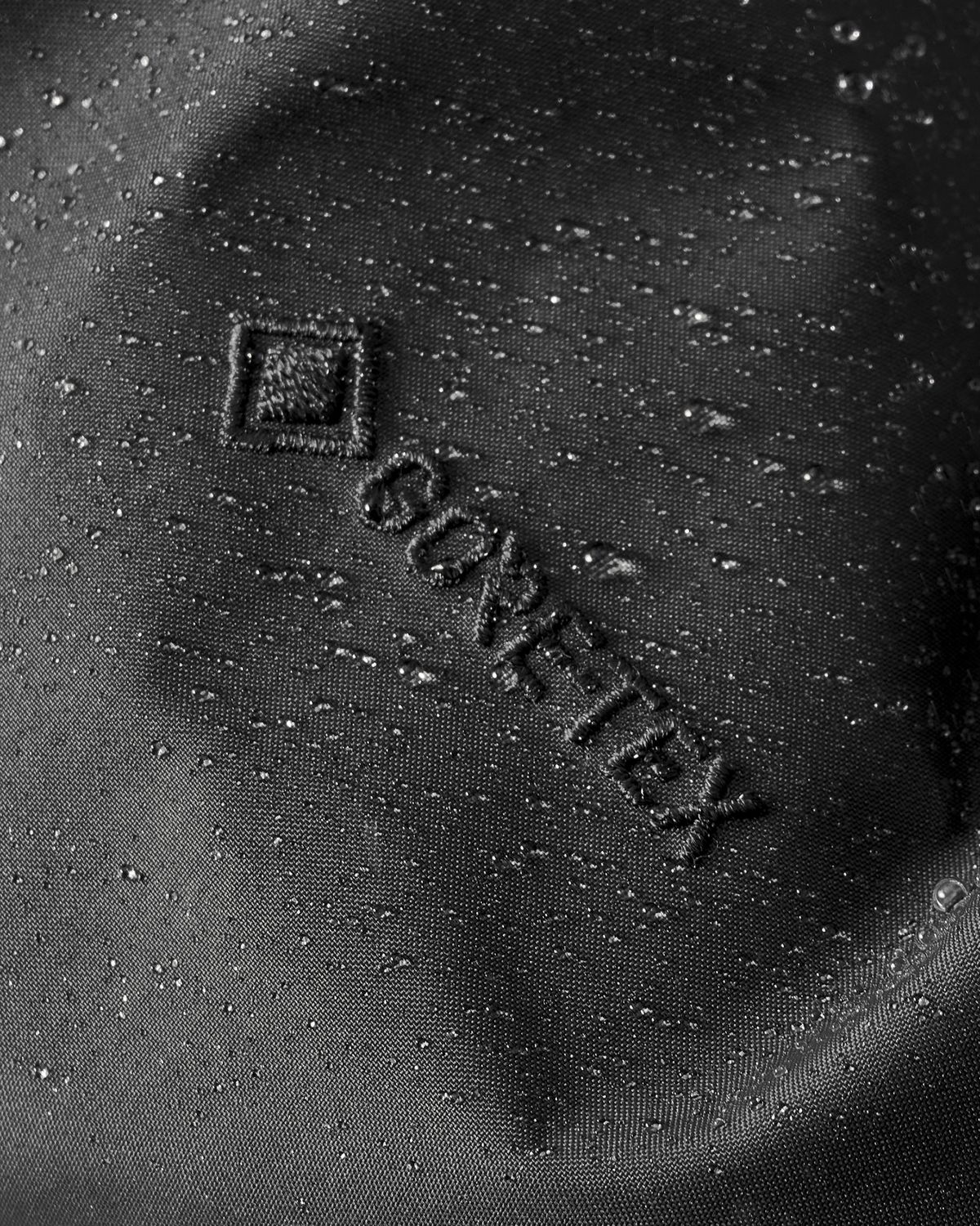 GORE-TEX 3-layer expanded polyethylene (ePE) waterproof protection 