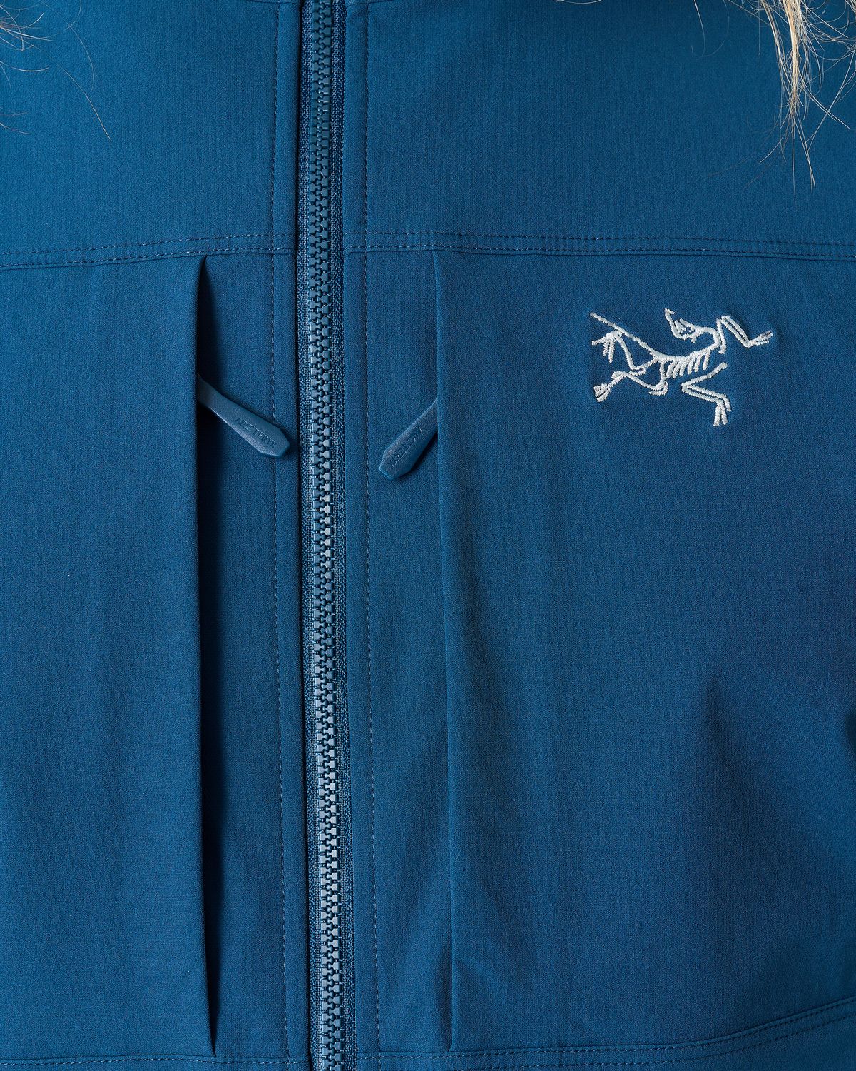 Zipped chest pockets