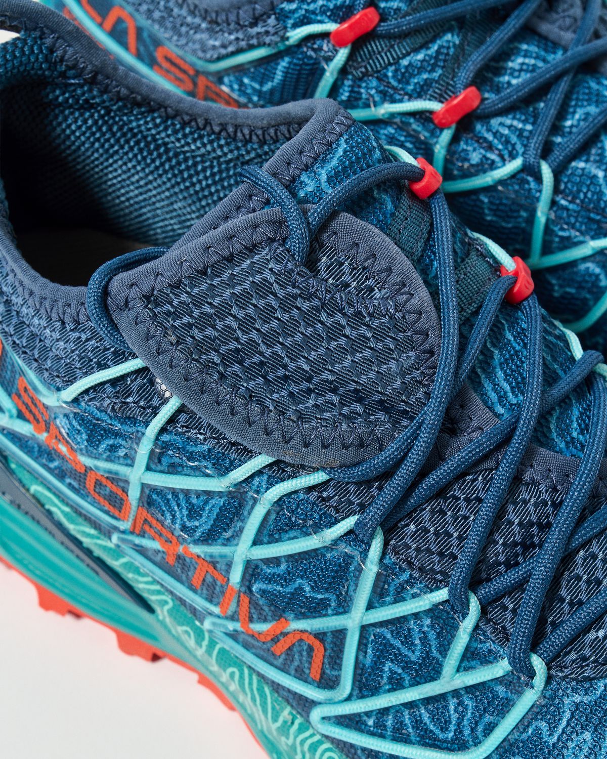 Side lacing and lace pocket