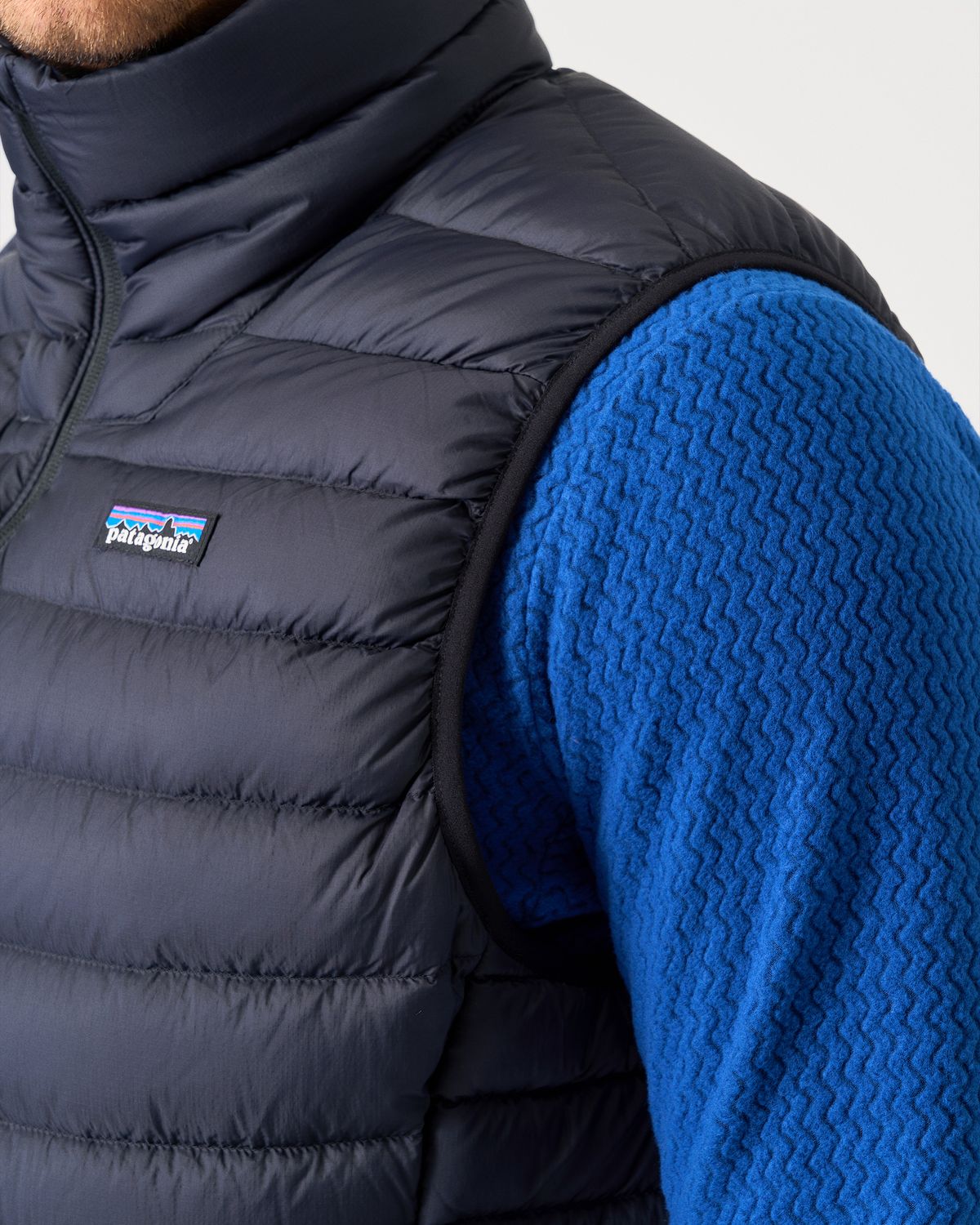  Elasticated armholes 