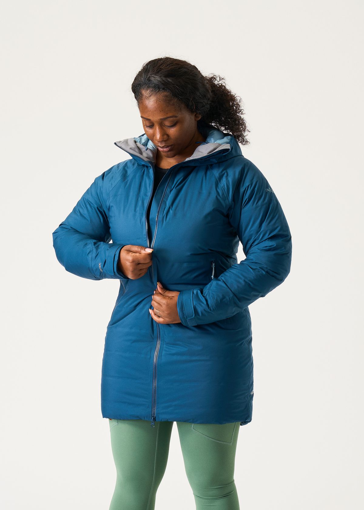 Adjustable insulated hood