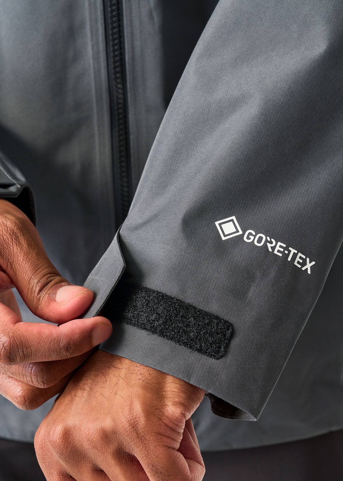 Adjustable Velcro cuffs