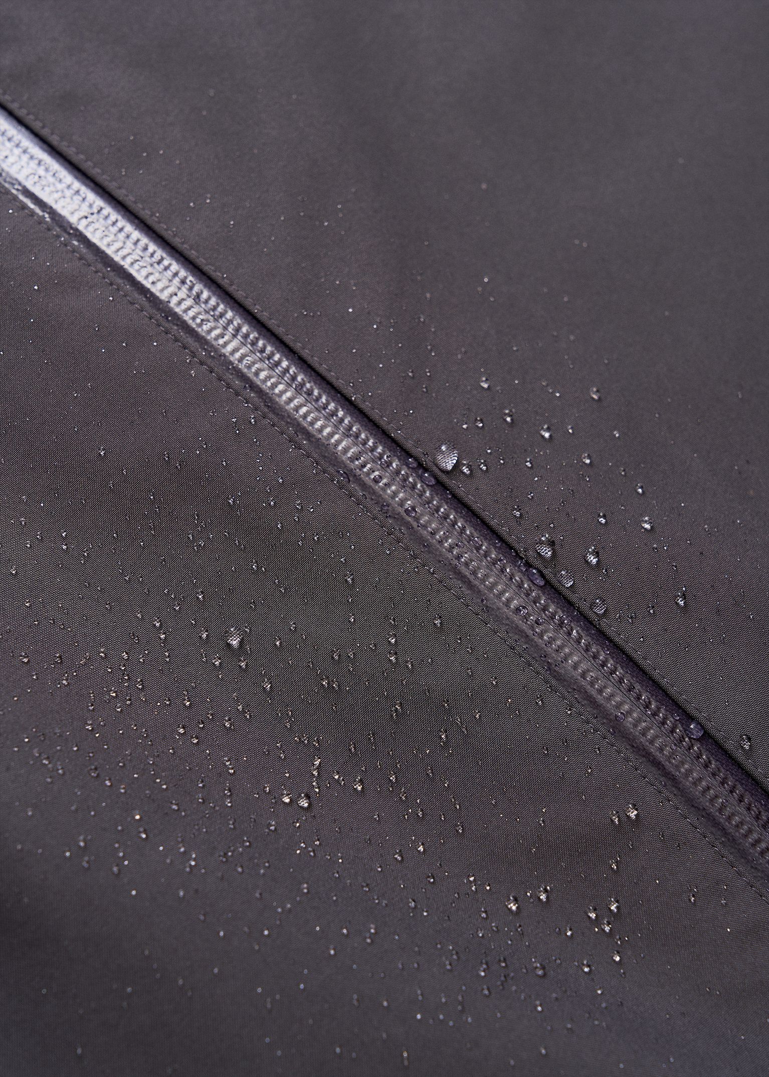Water-repellent front zip