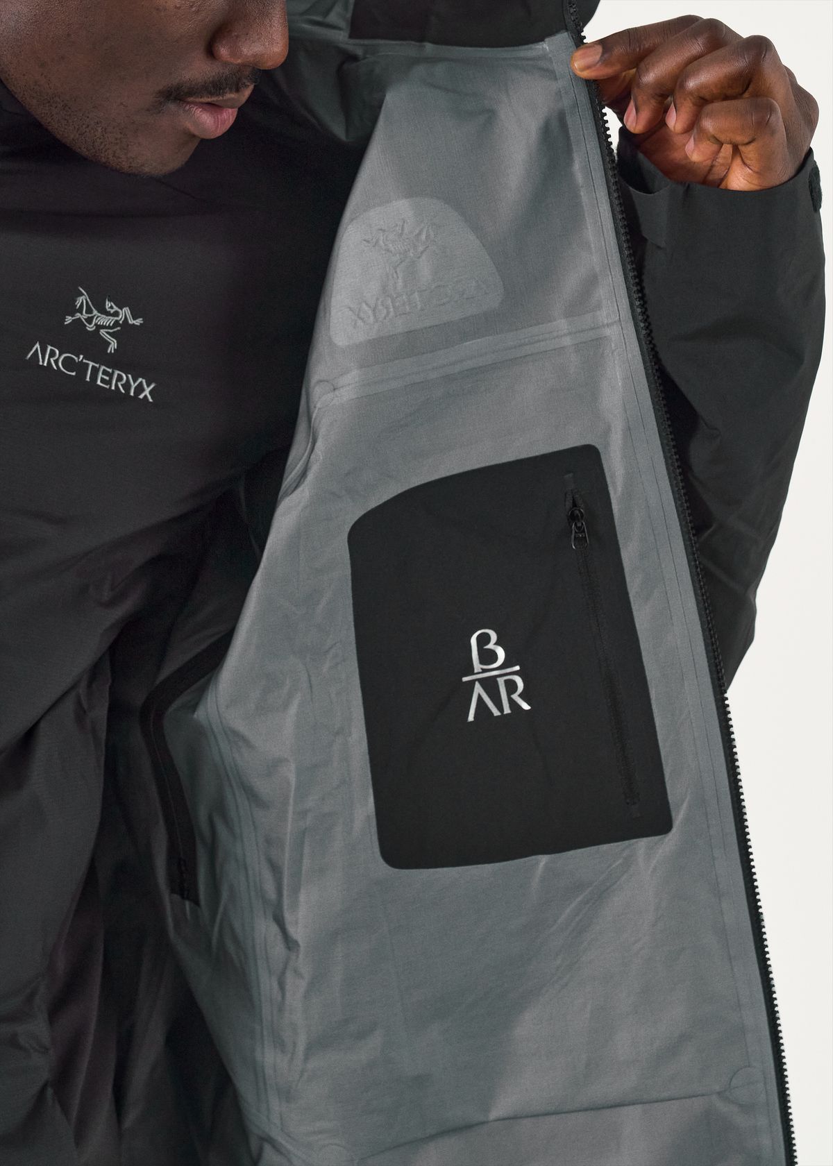  Zipped hand pockets with WaterTight zips