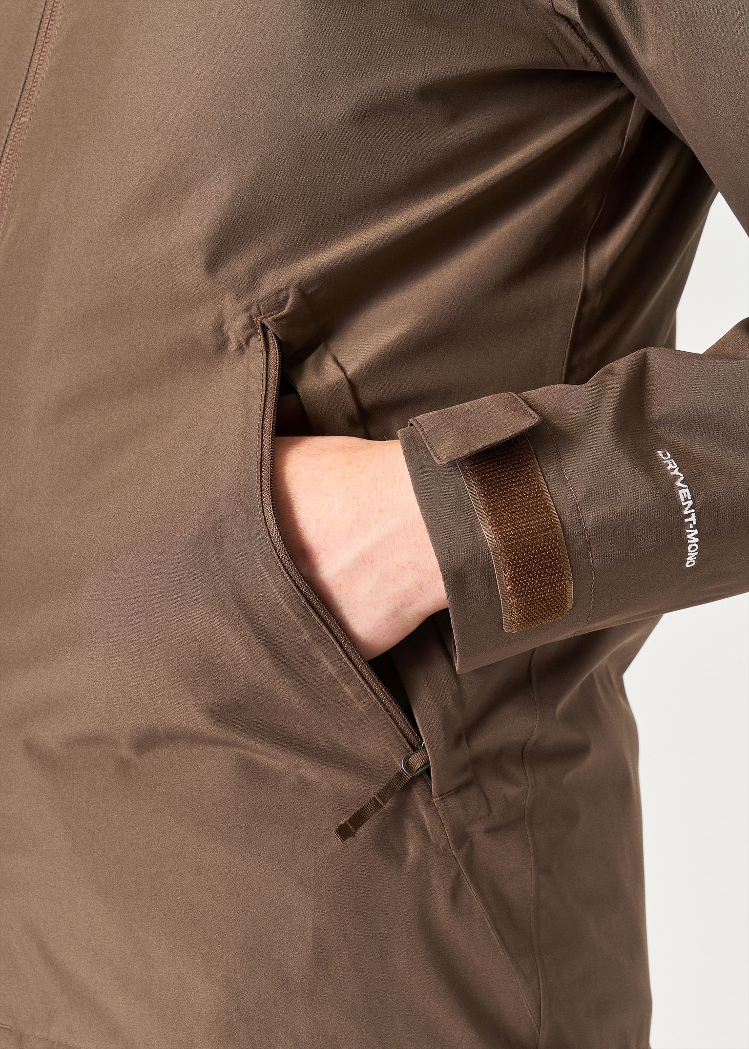 Zipped hand pockets