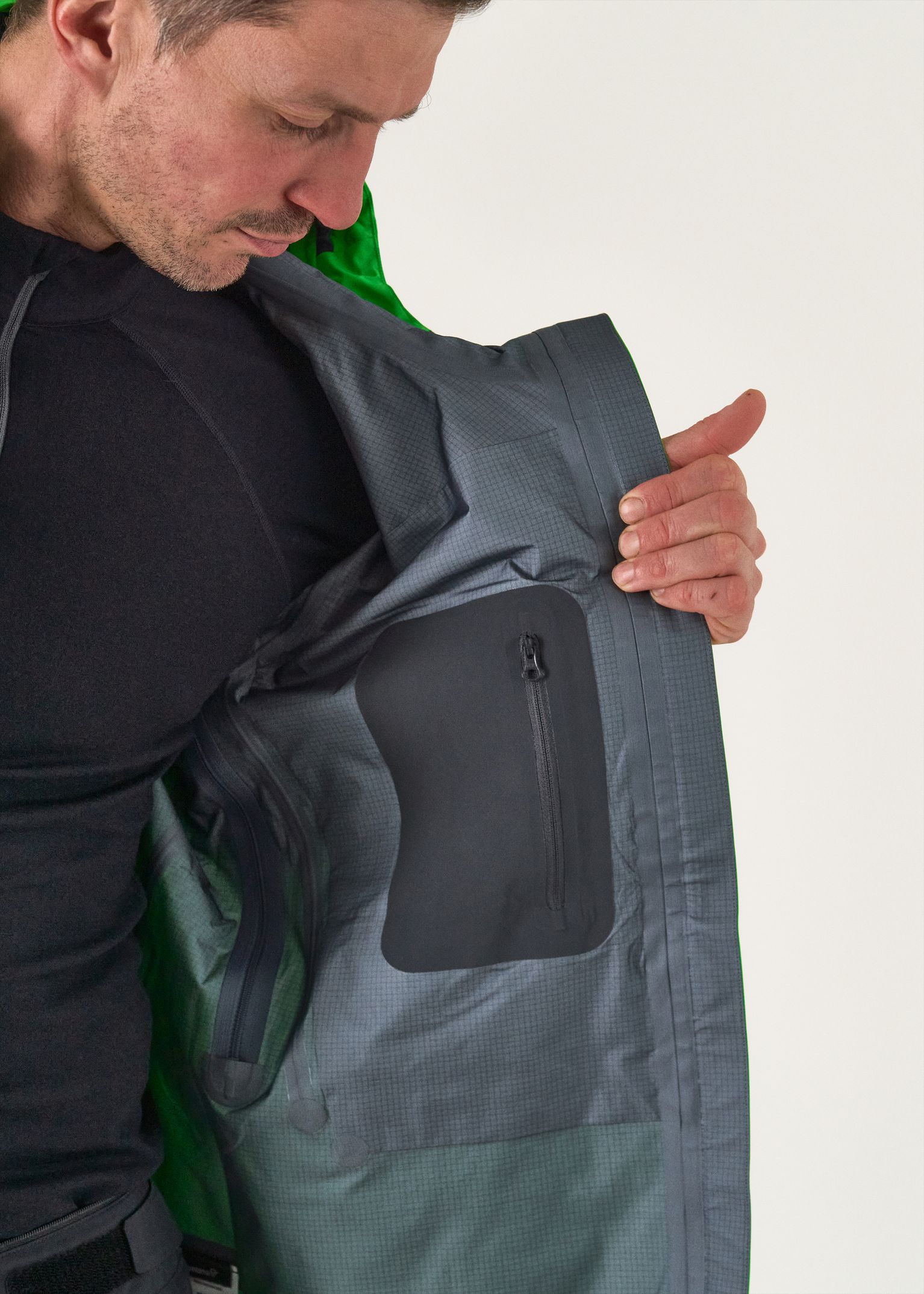 Internal zipped pocket      