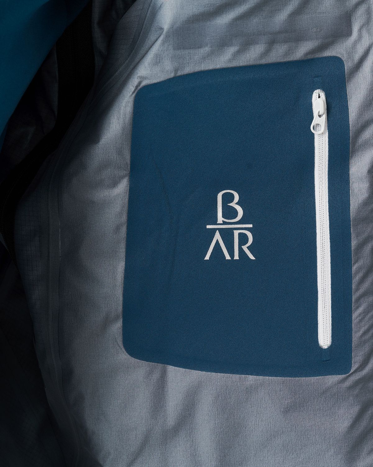 Internal zipped pocket