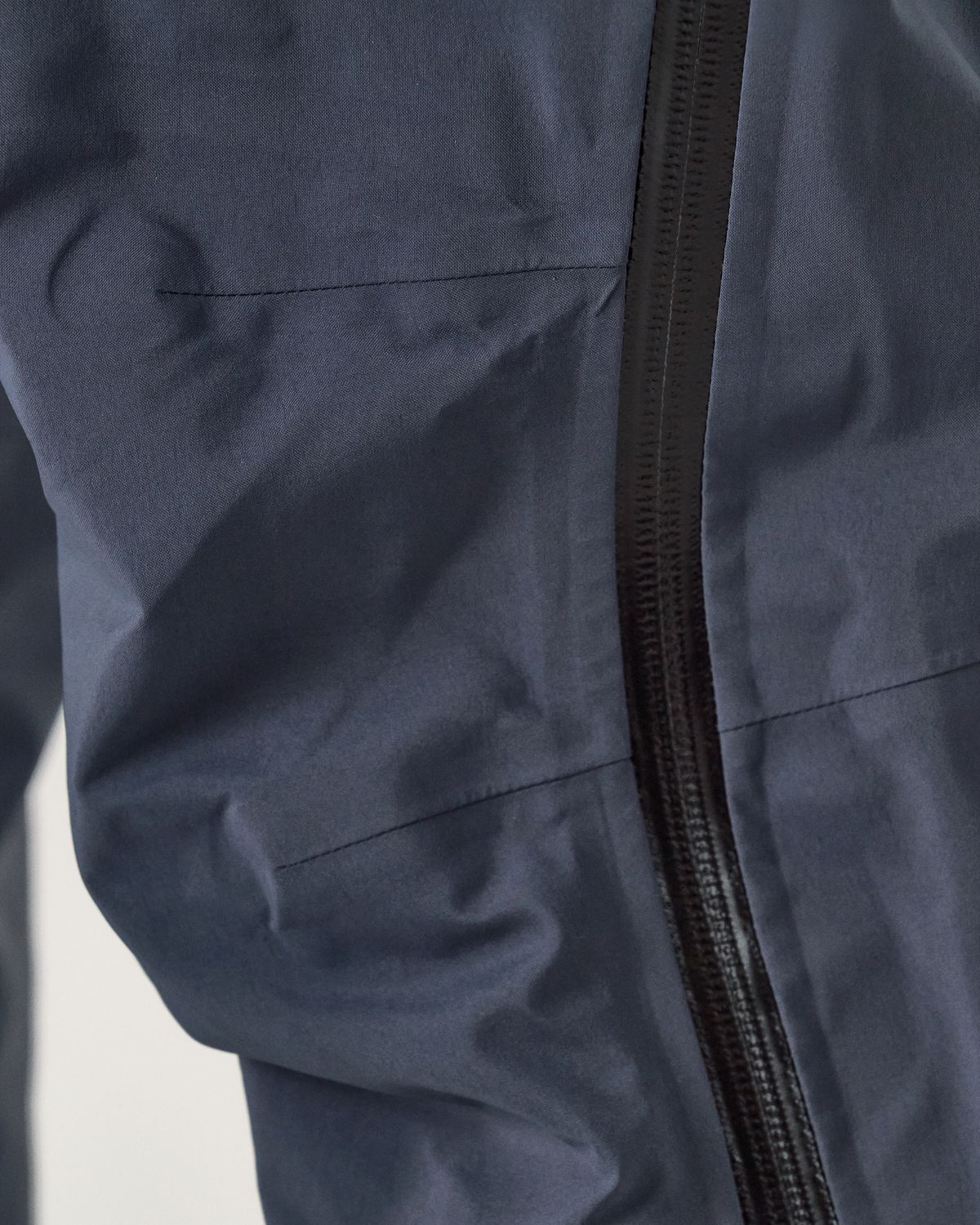 ¾ length two-way side zips    