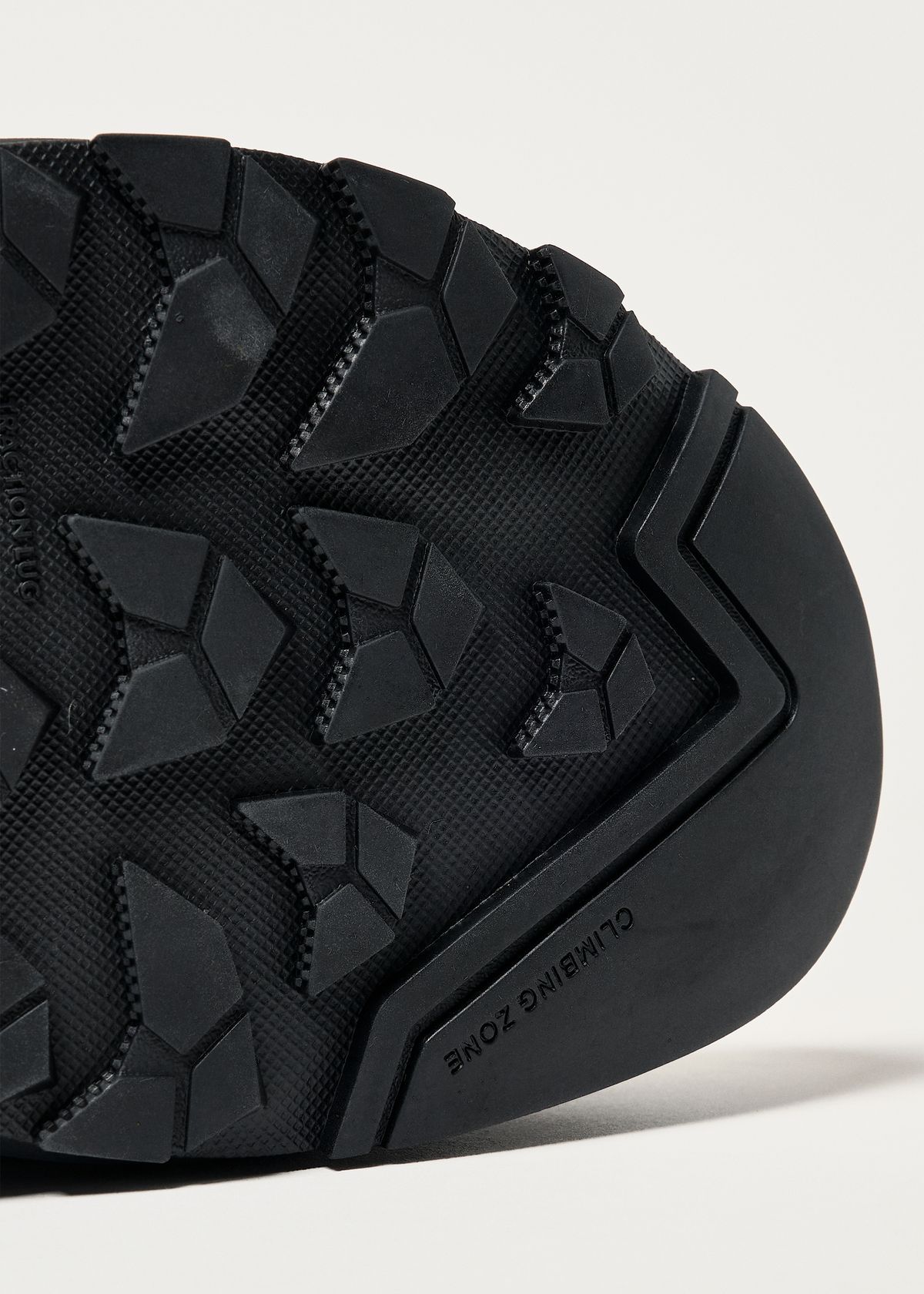 Climbing zone at toe