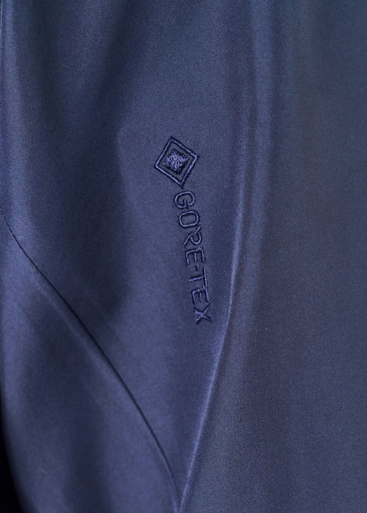 GORE-TEX 3-layer waterproof protection 