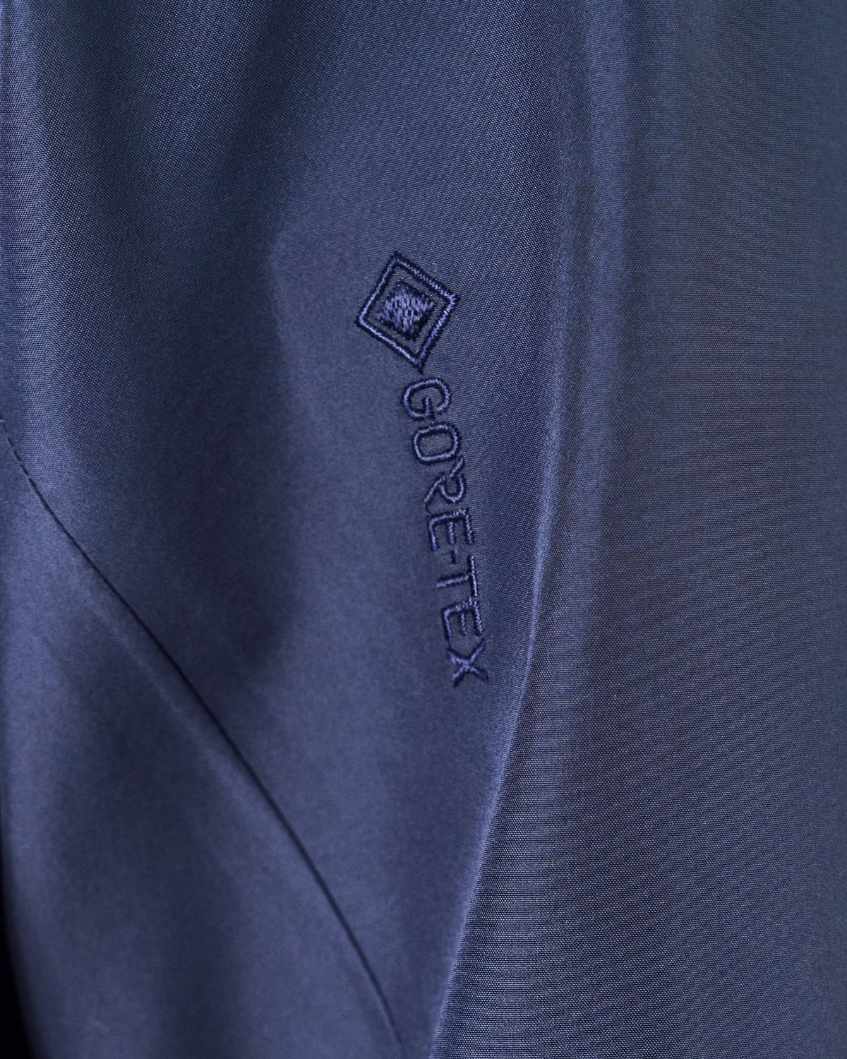 GORE-TEX 3-layer waterproof protection 