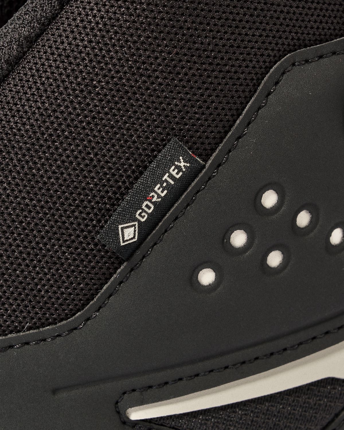 GORE-TEX waterproof protection