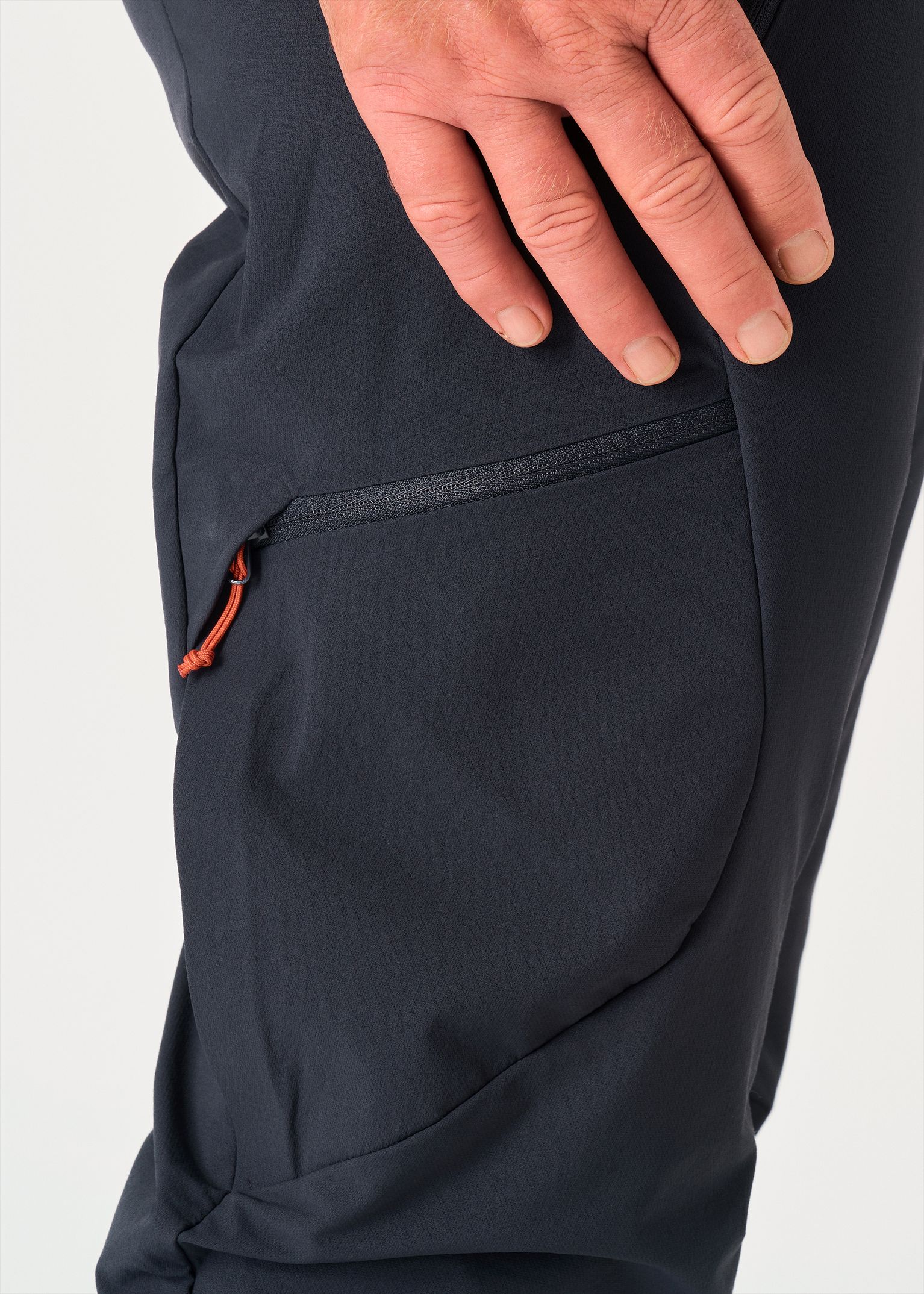 Zipped thigh pocket
