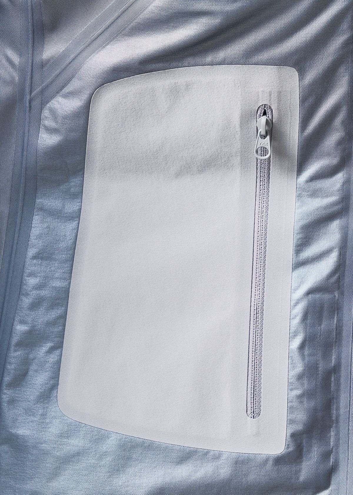 Internal zipped pocket