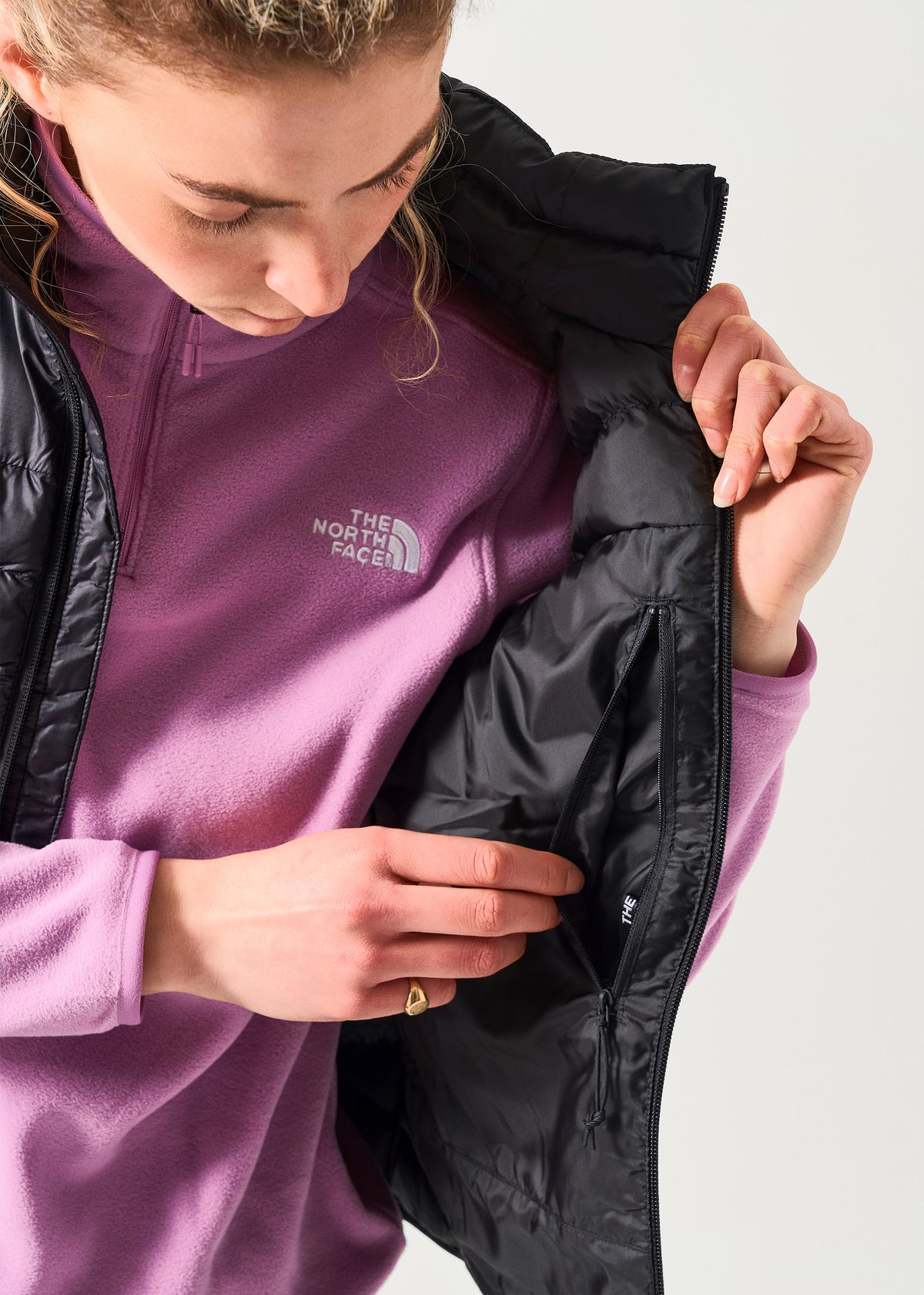 Internal zipped pocket