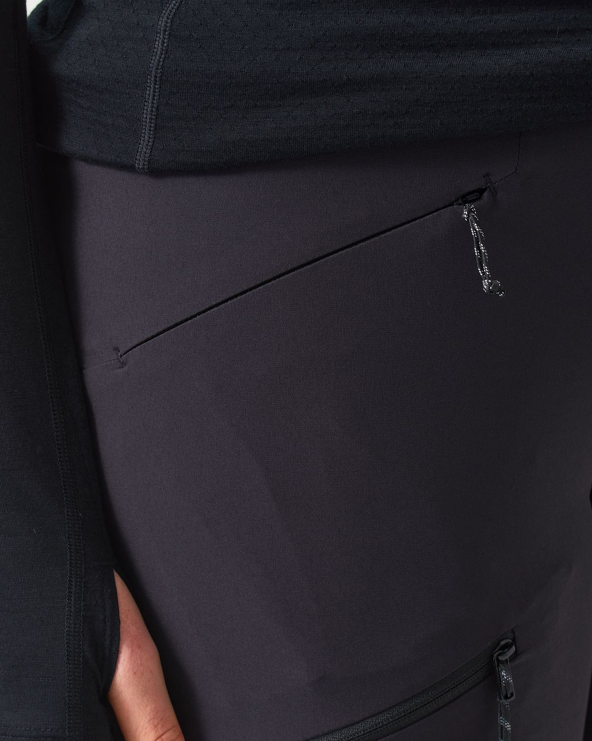 Harness compatible hand pockets