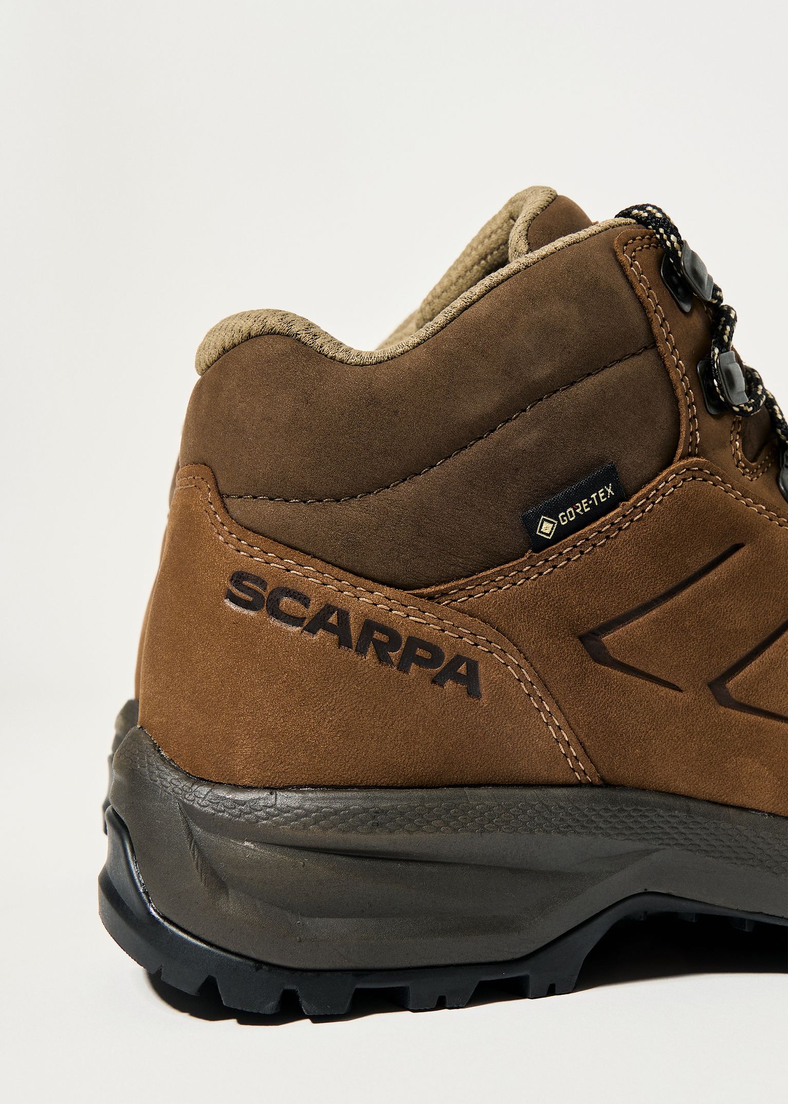 Mid-height boot